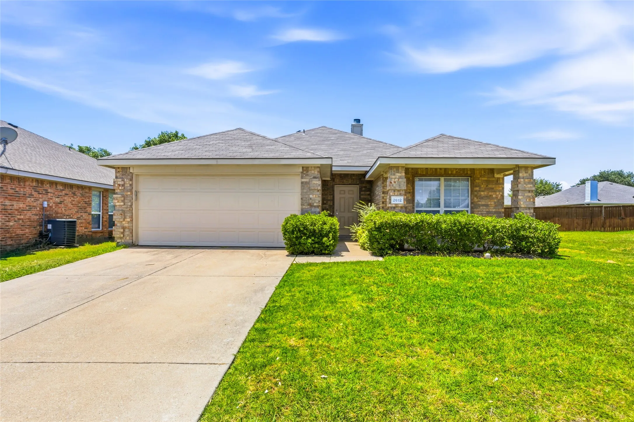Single Family Residence For Sale in Rockwall County , 2612 Spencer Circle, Royse City, Texas 75189, 3 Bedroom, 2 Bathroom, 2 Garage spaces, 1,628 Sqft, built in 2005, mls#21324470, Real Estate Agent in Royse City, Homes For Sale in Rockwall county, Homes For Sale in Royse City, Realtor in Royse City Texas, Real Estate Brokerage Independent Realty Texas, Luminita Cordes Realtor