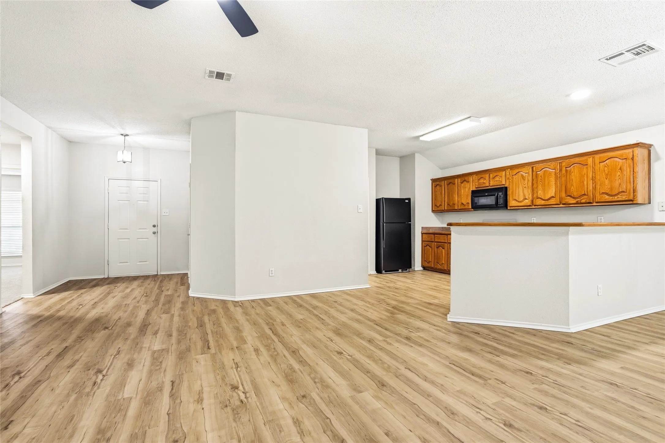 Single Family Residence For Sale in Rockwall County , 2612 Spencer Circle, Royse City, Texas 75189, 3 Bedroom, 2 Bathroom, 2 Garage spaces, 1,628 Sqft, built in 2005, mls#21324470, Real Estate Agent in Royse City, Homes For Sale in Rockwall county, Homes For Sale in Royse City, Realtor in Royse City Texas, Real Estate Brokerage Independent Realty Texas, Luminita Cordes Realtor