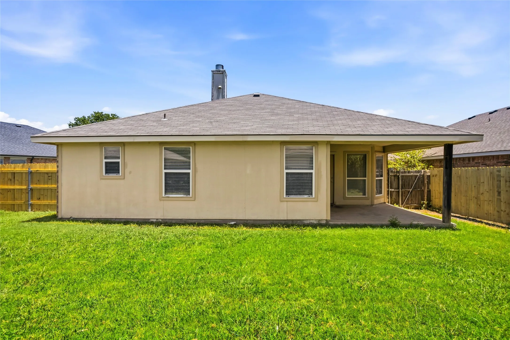 Single Family Residence For Sale in Rockwall County , 2612 Spencer Circle, Royse City, Texas 75189, 3 Bedroom, 2 Bathroom, 2 Garage spaces, 1,628 Sqft, built in 2005, mls#21324470, Real Estate Agent in Royse City, Homes For Sale in Rockwall county, Homes For Sale in Royse City, Realtor in Royse City Texas, Real Estate Brokerage Independent Realty Texas, Luminita Cordes Realtor