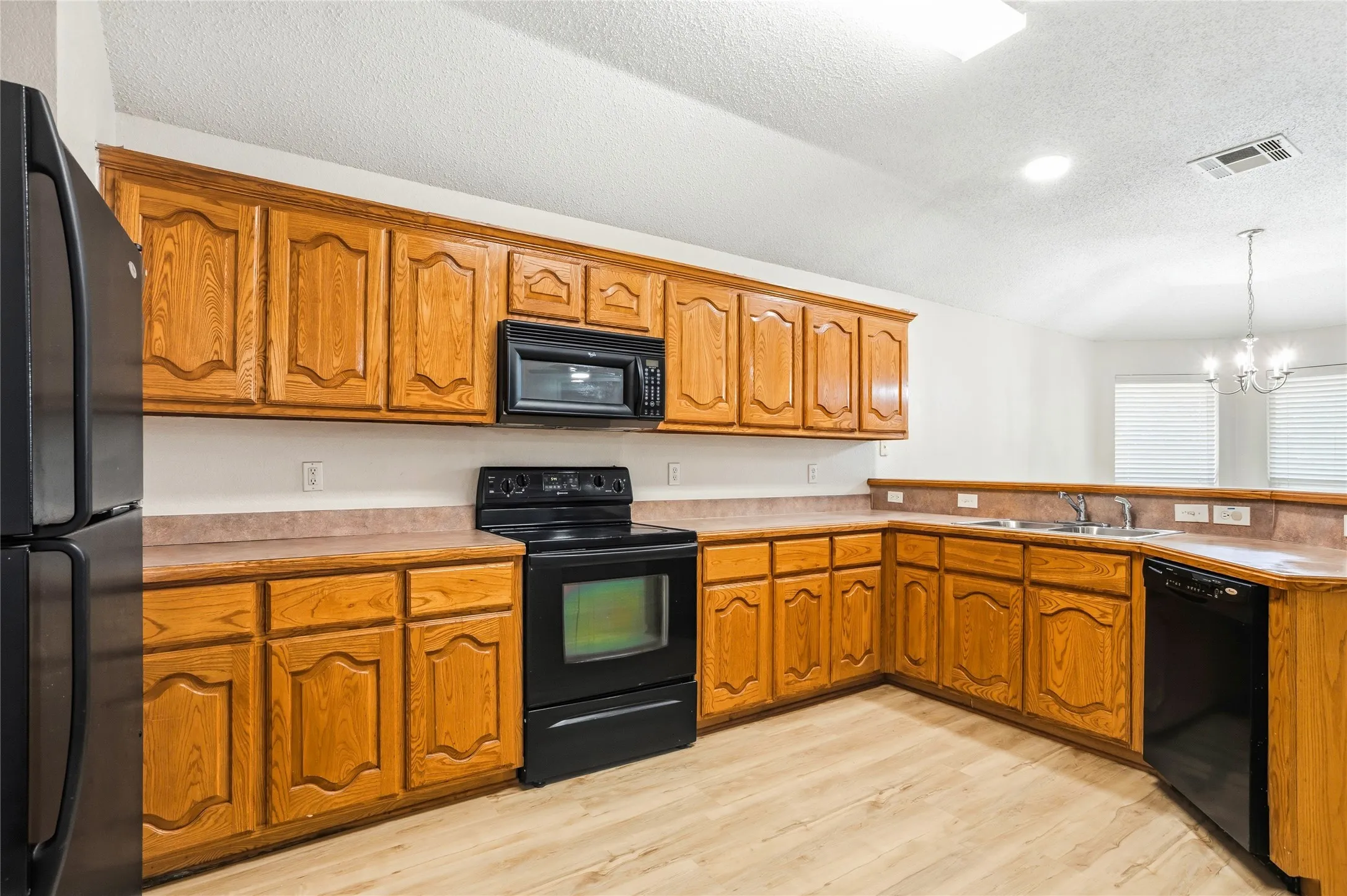 Single Family Residence For Sale in Rockwall County , 2612 Spencer Circle, Royse City, Texas 75189, 3 Bedroom, 2 Bathroom, 2 Garage spaces, 1,628 Sqft, built in 2005, mls#21324470, Real Estate Agent in Royse City, Homes For Sale in Rockwall county, Homes For Sale in Royse City, Realtor in Royse City Texas, Real Estate Brokerage Independent Realty Texas, Luminita Cordes Realtor