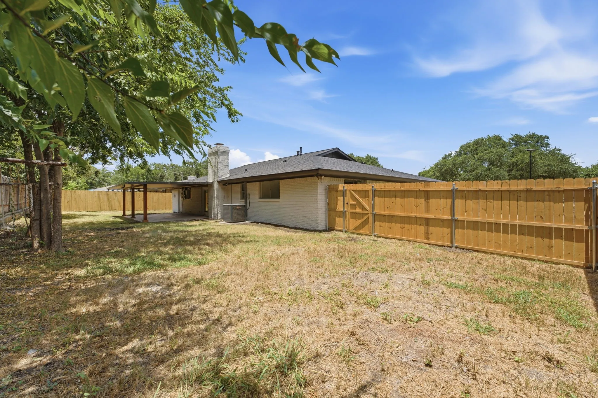 Single Family Residence For Sale in Tarrant County , 5512 Westcreek Drive, Fort Worth, Texas 76133, 3 Bedroom, 3 Bathroom, 2 Garage spaces, 1,828 Sqft, built in 1959, mls#21330014, Real Estate Agent in Fort Worth, Homes For Sale in Tarrant county, Homes For Sale in Fort Worth, Realtor in Fort Worth Texas, Real Estate Brokerage Independent Realty Texas, Luminita Cordes Realtor