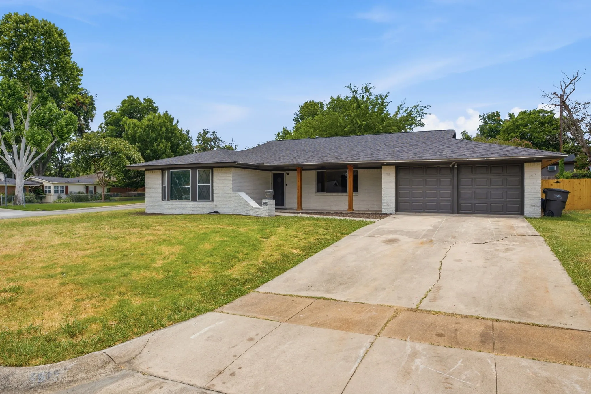 Single Family Residence For Sale in Tarrant County , 5512 Westcreek Drive, Fort Worth, Texas 76133, 3 Bedroom, 3 Bathroom, 2 Garage spaces, 1,828 Sqft, built in 1959, mls#21330014, Real Estate Agent in Fort Worth, Homes For Sale in Tarrant county, Homes For Sale in Fort Worth, Realtor in Fort Worth Texas, Real Estate Brokerage Independent Realty Texas, Luminita Cordes Realtor
