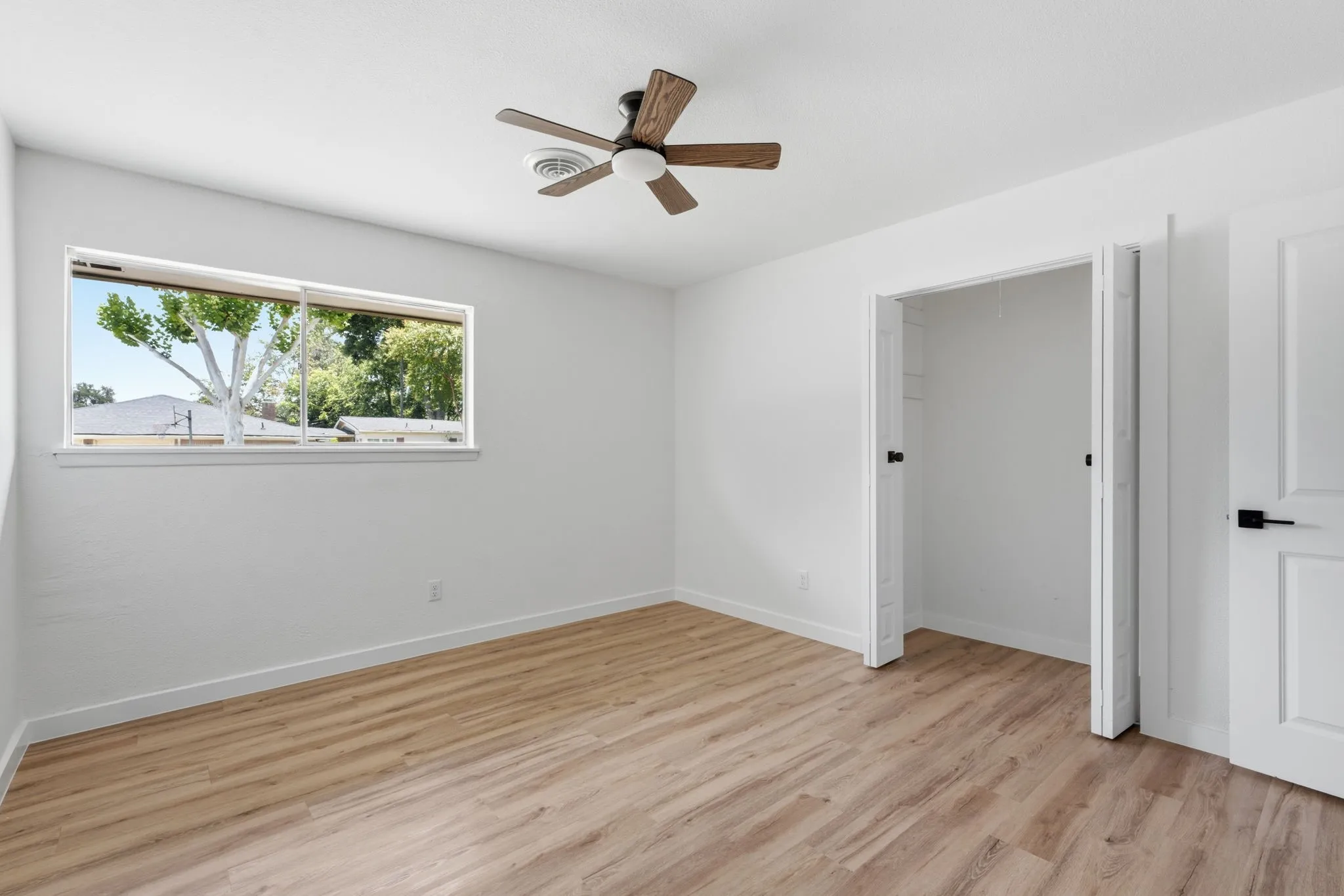 Single Family Residence For Sale in Tarrant County , 5512 Westcreek Drive, Fort Worth, Texas 76133, 3 Bedroom, 3 Bathroom, 2 Garage spaces, 1,828 Sqft, built in 1959, mls#21330014, Real Estate Agent in Fort Worth, Homes For Sale in Tarrant county, Homes For Sale in Fort Worth, Realtor in Fort Worth Texas, Real Estate Brokerage Independent Realty Texas, Luminita Cordes Realtor