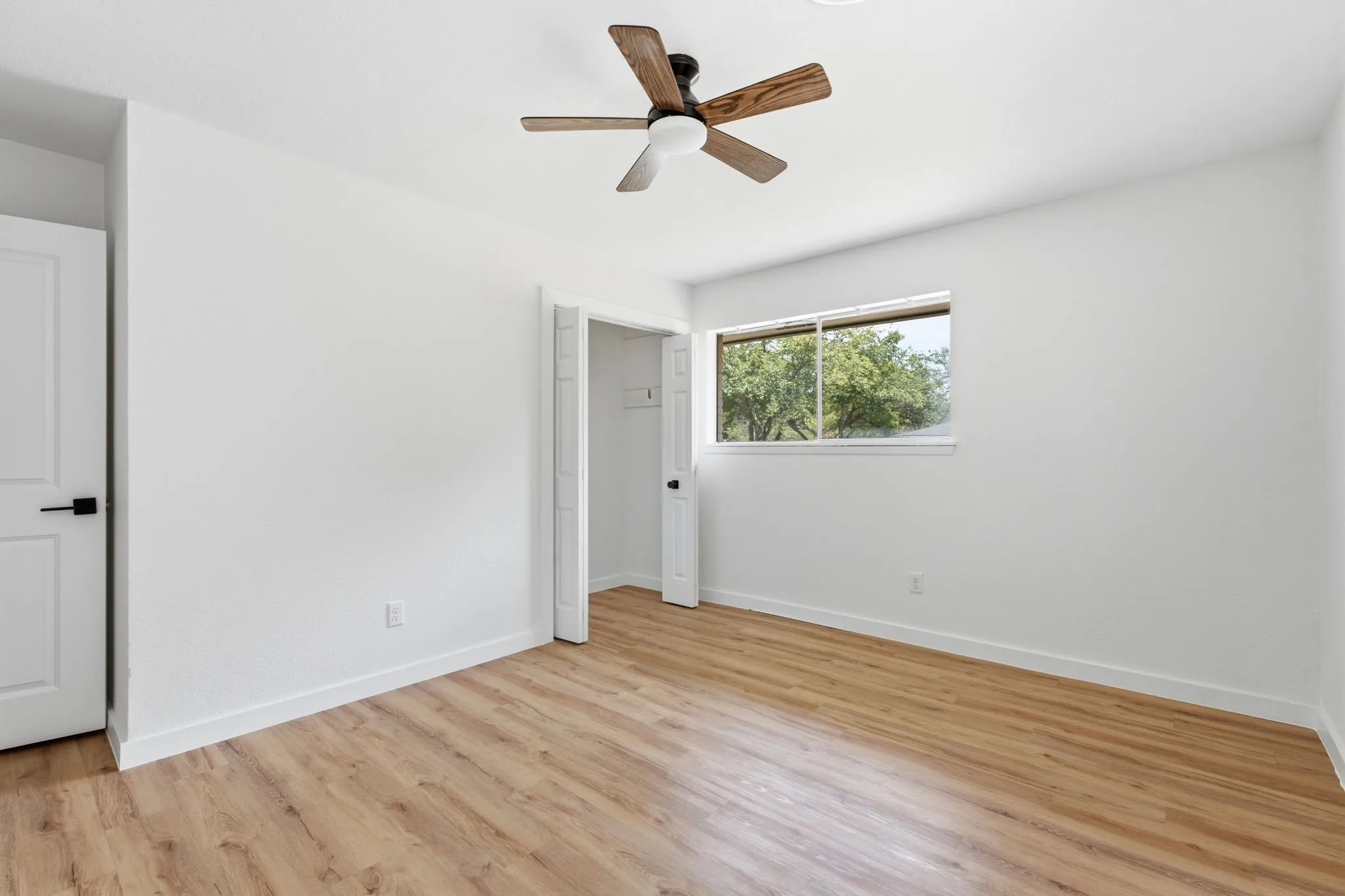 Single Family Residence For Sale in Tarrant County , 5512 Westcreek Drive, Fort Worth, Texas 76133, 3 Bedroom, 3 Bathroom, 2 Garage spaces, 1,828 Sqft, built in 1959, mls#21330014, Real Estate Agent in Fort Worth, Homes For Sale in Tarrant county, Homes For Sale in Fort Worth, Realtor in Fort Worth Texas, Real Estate Brokerage Independent Realty Texas, Luminita Cordes Realtor