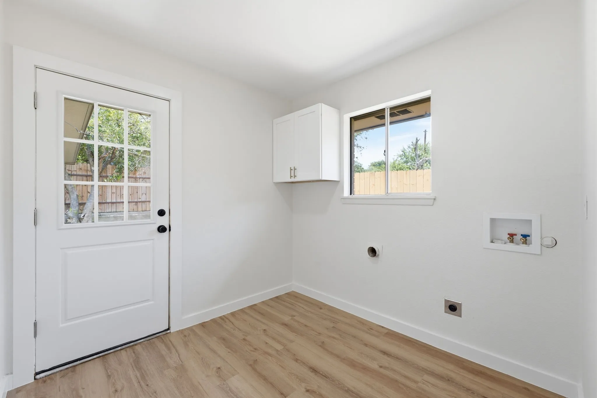 Single Family Residence For Sale in Tarrant County , 5512 Westcreek Drive, Fort Worth, Texas 76133, 3 Bedroom, 3 Bathroom, 2 Garage spaces, 1,828 Sqft, built in 1959, mls#21330014, Real Estate Agent in Fort Worth, Homes For Sale in Tarrant county, Homes For Sale in Fort Worth, Realtor in Fort Worth Texas, Real Estate Brokerage Independent Realty Texas, Luminita Cordes Realtor