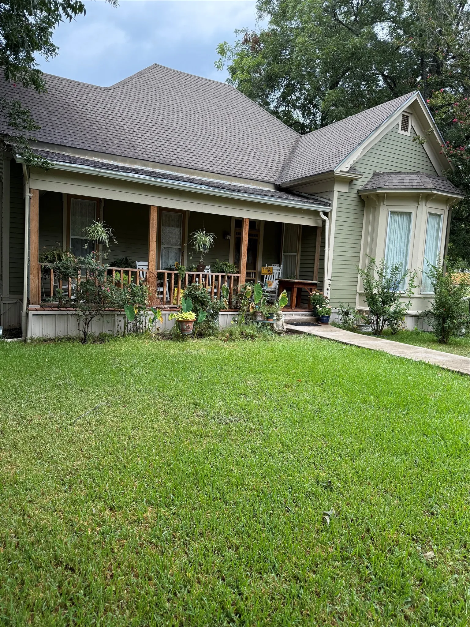 Single Family Residence For Sale in Hill County , 300 NW 3rd Street, Hubbard, Texas 76648, 2 Bedroom, 2 Bathroom, 1 Garage spaces, 1,465 Sqft, built in 1930, mls#21330275, Real Estate Agent in Hubbard, Homes For Sale in Hill county, Homes For Sale in Hubbard, Realtor in Hubbard Texas, Real Estate Brokerage Independent Realty Texas, Luminita Cordes Realtor