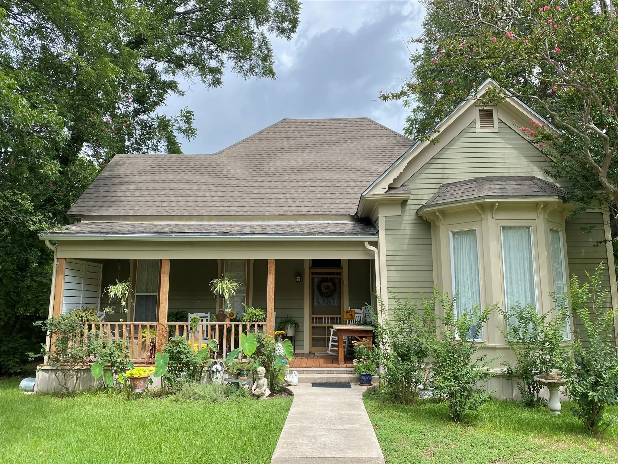 Single Family Residence For Sale in Hill County , 300 NW 3rd Street, Hubbard, Texas 76648, 2 Bedroom, 2 Bathroom, 1 Garage spaces, 1,465 Sqft, built in 1930, mls#21330275, Real Estate Agent in Hubbard, Homes For Sale in Hill county, Homes For Sale in Hubbard, Realtor in Hubbard Texas, Real Estate Brokerage Independent Realty Texas, Luminita Cordes Realtor