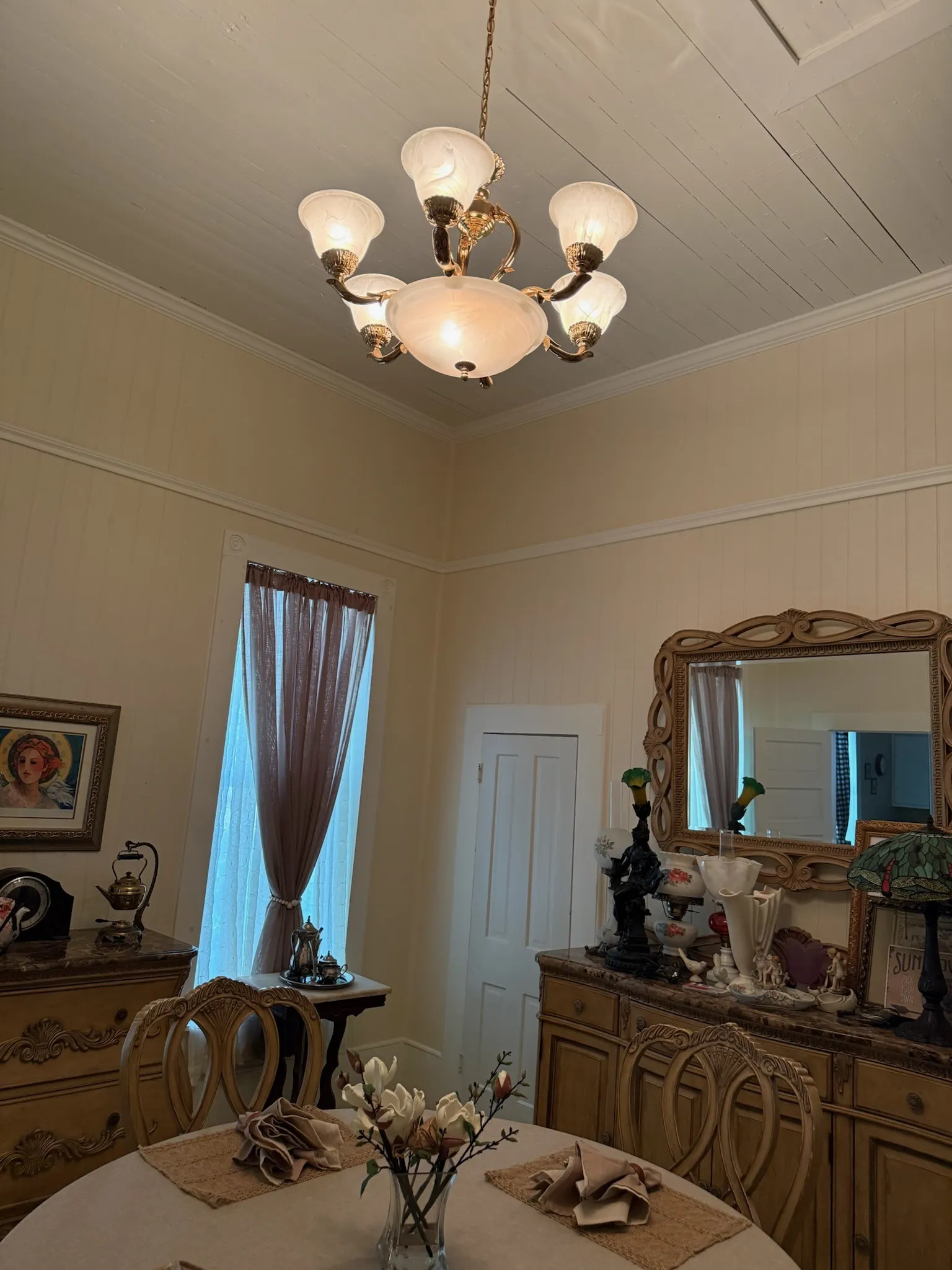 Single Family Residence For Sale in Hill County , 300 NW 3rd Street, Hubbard, Texas 76648, 2 Bedroom, 2 Bathroom, 1 Garage spaces, 1,465 Sqft, built in 1930, mls#21330275, Real Estate Agent in Hubbard, Homes For Sale in Hill county, Homes For Sale in Hubbard, Realtor in Hubbard Texas, Real Estate Brokerage Independent Realty Texas, Luminita Cordes Realtor