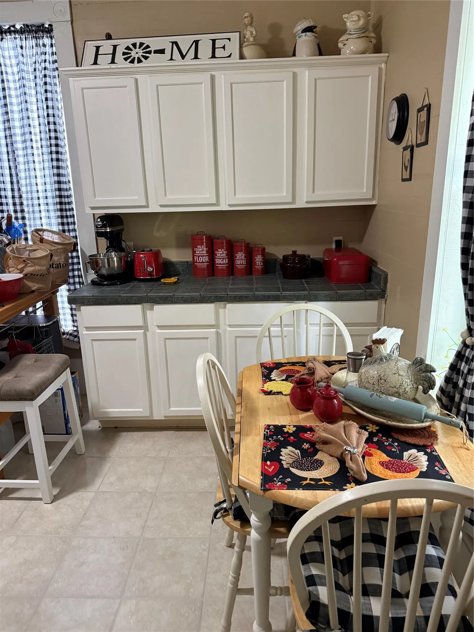 Single Family Residence For Sale in Hill County , 300 NW 3rd Street, Hubbard, Texas 76648, 2 Bedroom, 2 Bathroom, 1 Garage spaces, 1,465 Sqft, built in 1930, mls#21330275, Real Estate Agent in Hubbard, Homes For Sale in Hill county, Homes For Sale in Hubbard, Realtor in Hubbard Texas, Real Estate Brokerage Independent Realty Texas, Luminita Cordes Realtor