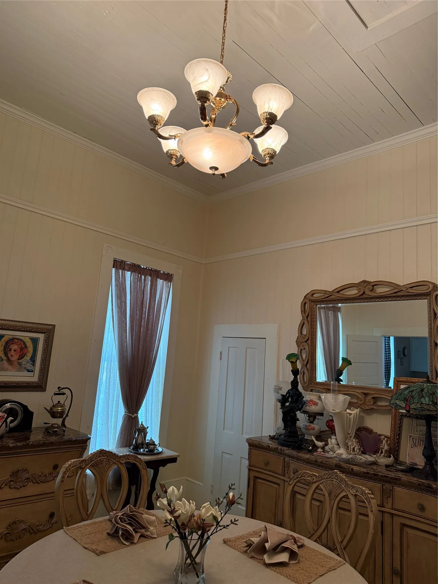 Single Family Residence For Sale in Hill County , 300 NW 3rd Street, Hubbard, Texas 76648, 2 Bedroom, 2 Bathroom, 1 Garage spaces, 1,465 Sqft, built in 1930, mls#21330275, Real Estate Agent in Hubbard, Homes For Sale in Hill county, Homes For Sale in Hubbard, Realtor in Hubbard Texas, Real Estate Brokerage Independent Realty Texas, Luminita Cordes Realtor