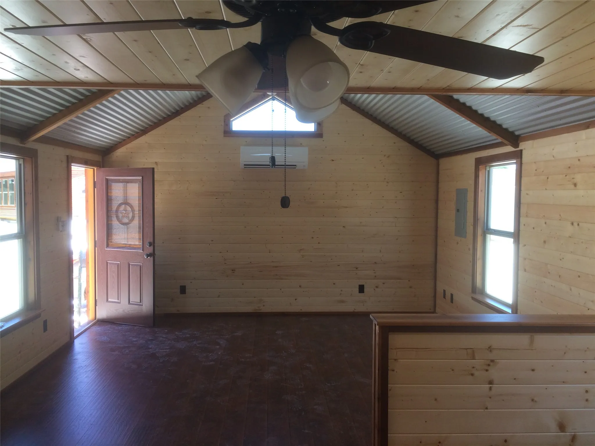 Single Family Residence For Sale in Hill County , 300 NW 3rd Street, Hubbard, Texas 76648, 2 Bedroom, 2 Bathroom, 1 Garage spaces, 1,465 Sqft, built in 1930, mls#21330275, Real Estate Agent in Hubbard, Homes For Sale in Hill county, Homes For Sale in Hubbard, Realtor in Hubbard Texas, Real Estate Brokerage Independent Realty Texas, Luminita Cordes Realtor