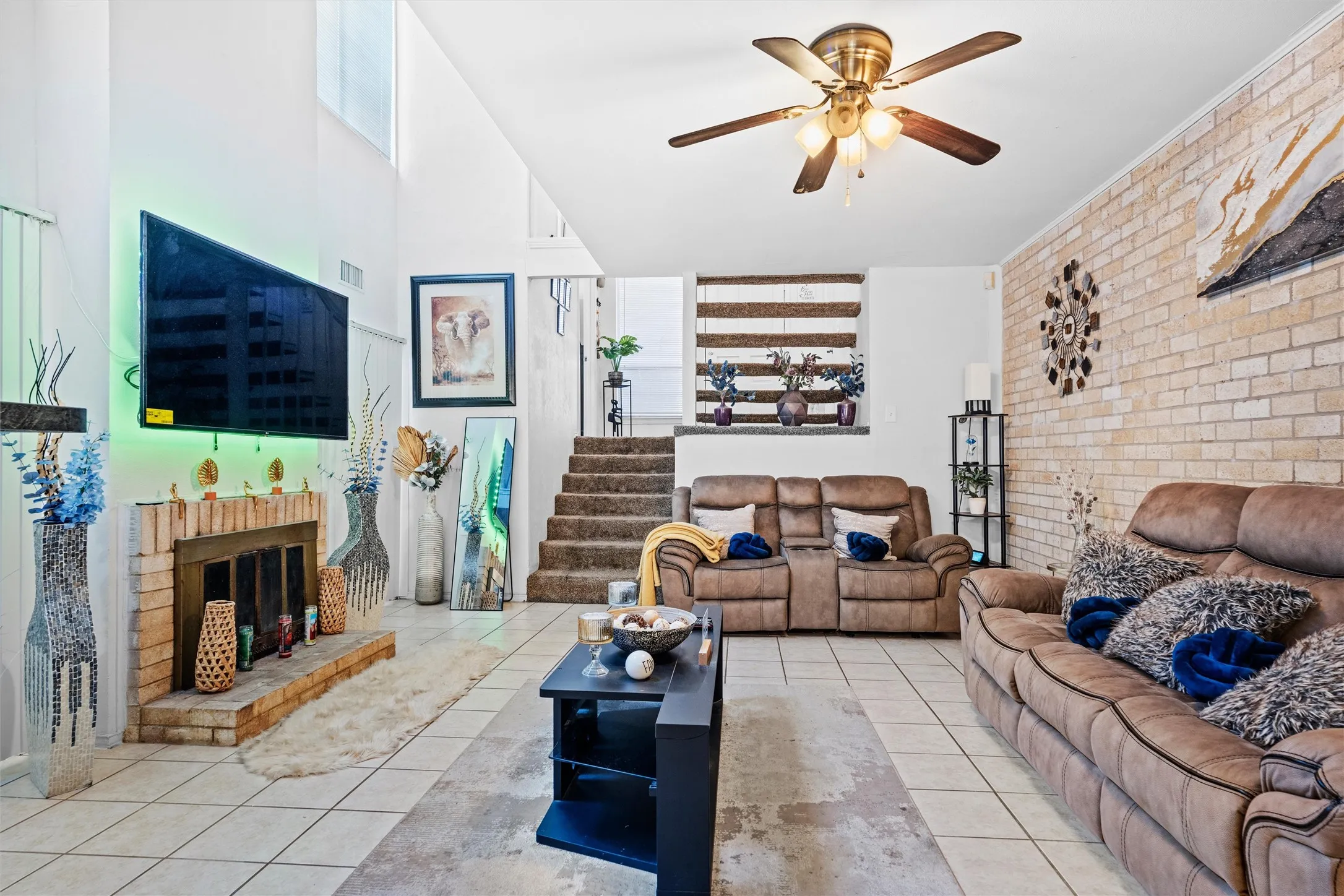 Condominium For Sale in Tarrant County , 1324 El Camino Real, Euless, Texas 76040, 3 Bedroom, 2 Bathroom, 2 Garage spaces, 1,827 Sqft, built in 1971, mls#21318706, Real Estate Agent in Euless, Homes For Sale in Tarrant county, Homes For Sale in Euless, Realtor in Euless Texas, Real Estate Brokerage Independent Realty Texas, Luminita Cordes Realtor