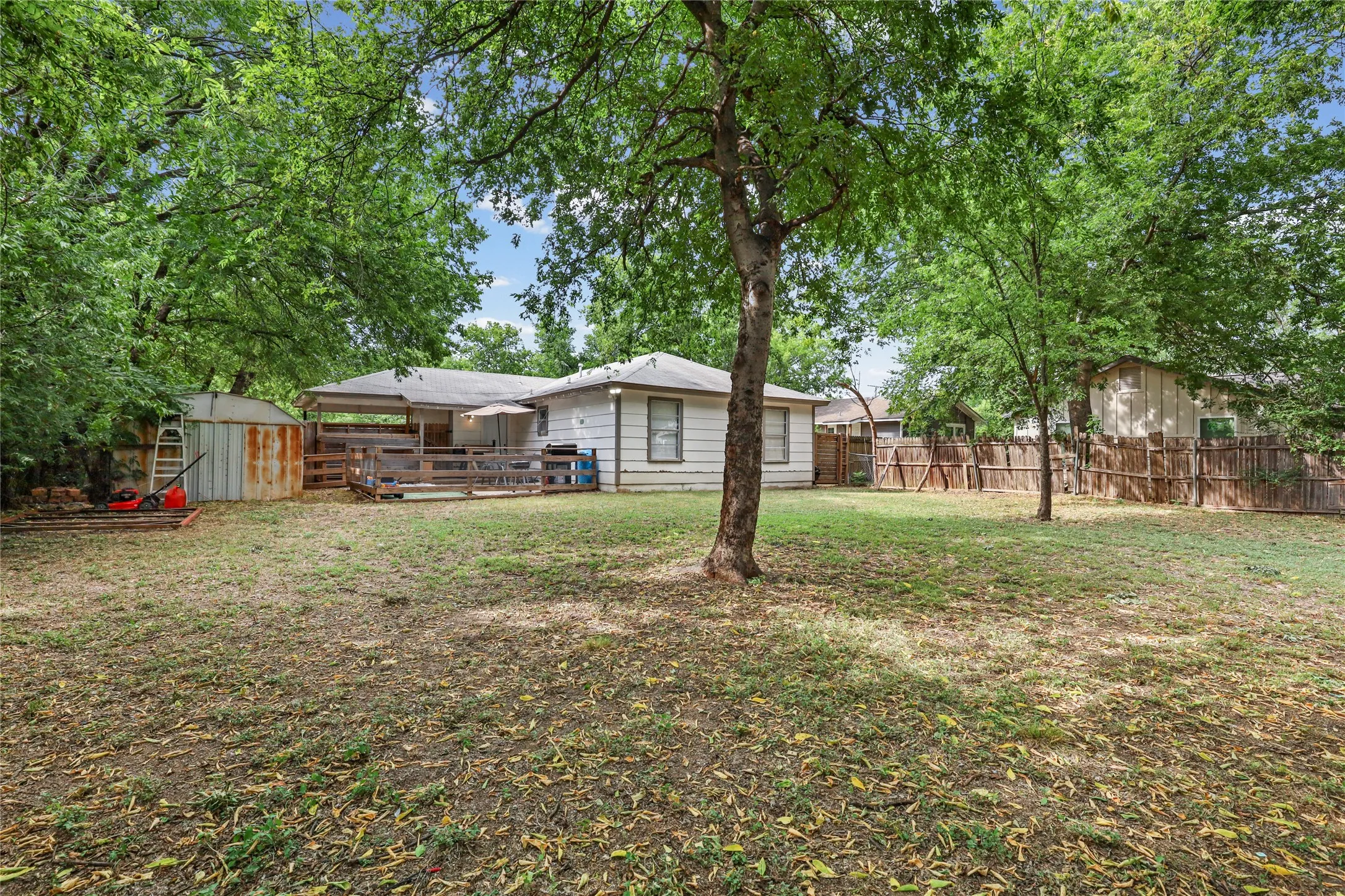 Single Family Residence For Sale in Johnson County , 508 Batterson Street, Cleburne, Texas 76031, 3 Bedroom, 1 Bathroom, Garage spaces, 1,025 Sqft, built in 1930, mls#21330301, Real Estate Agent in Cleburne, Homes For Sale in Johnson county, Homes For Sale in Cleburne, Realtor in Cleburne Texas, Real Estate Brokerage Independent Realty Texas, Luminita Cordes Realtor