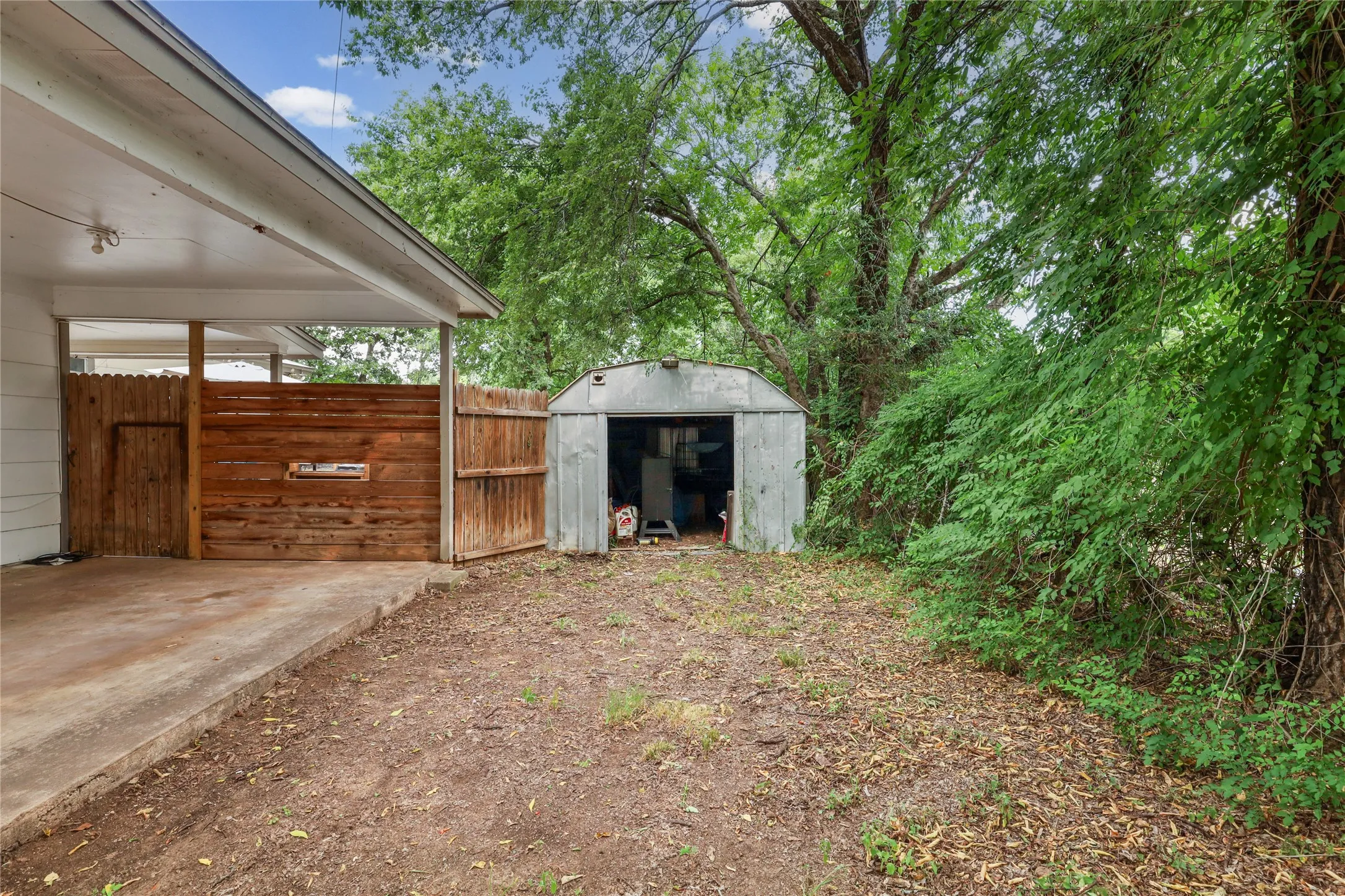 Single Family Residence For Sale in Johnson County , 508 Batterson Street, Cleburne, Texas 76031, 3 Bedroom, 1 Bathroom, Garage spaces, 1,025 Sqft, built in 1930, mls#21330301, Real Estate Agent in Cleburne, Homes For Sale in Johnson county, Homes For Sale in Cleburne, Realtor in Cleburne Texas, Real Estate Brokerage Independent Realty Texas, Luminita Cordes Realtor