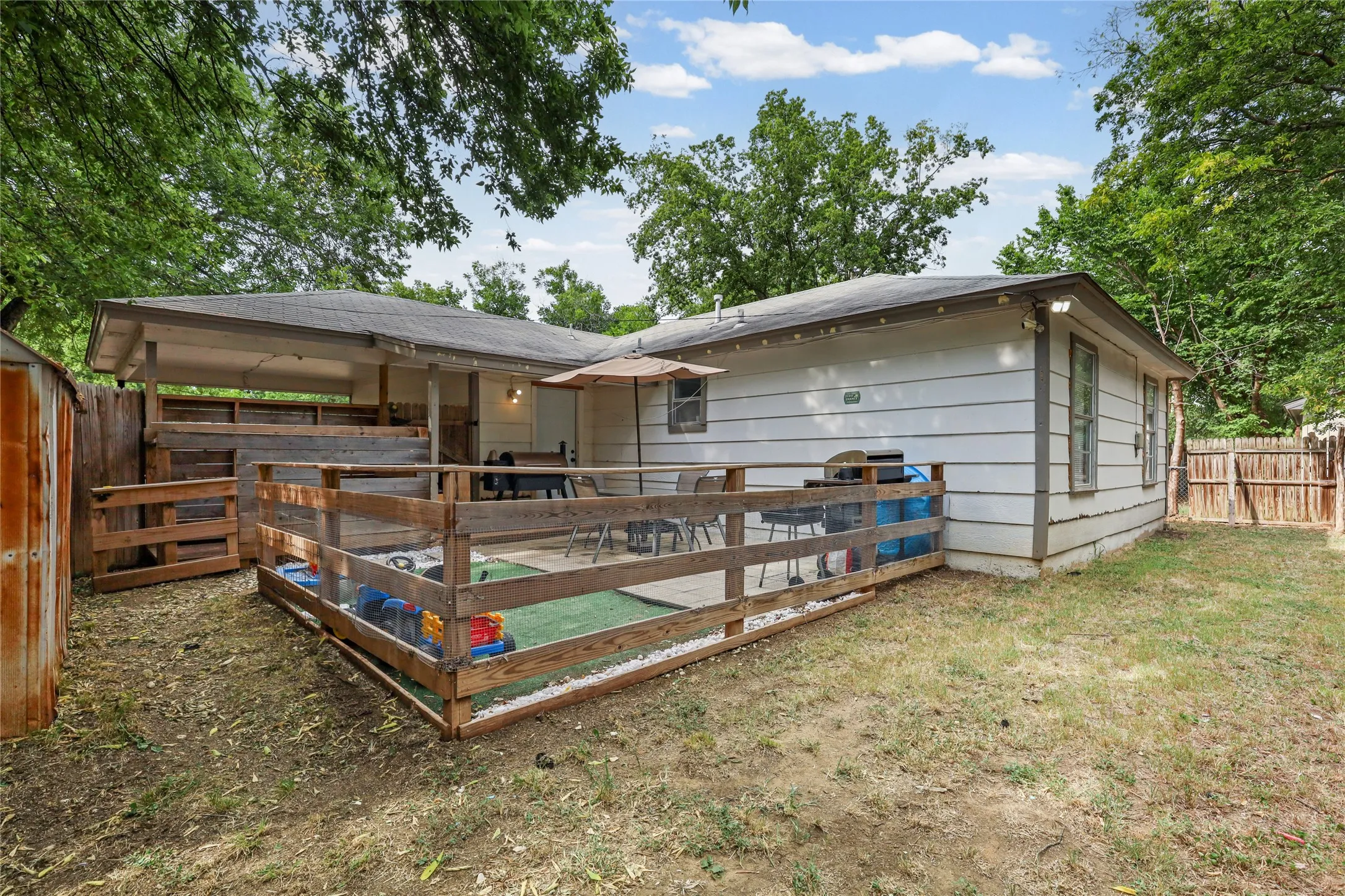 Single Family Residence For Sale in Johnson County , 508 Batterson Street, Cleburne, Texas 76031, 3 Bedroom, 1 Bathroom, Garage spaces, 1,025 Sqft, built in 1930, mls#21330301, Real Estate Agent in Cleburne, Homes For Sale in Johnson county, Homes For Sale in Cleburne, Realtor in Cleburne Texas, Real Estate Brokerage Independent Realty Texas, Luminita Cordes Realtor