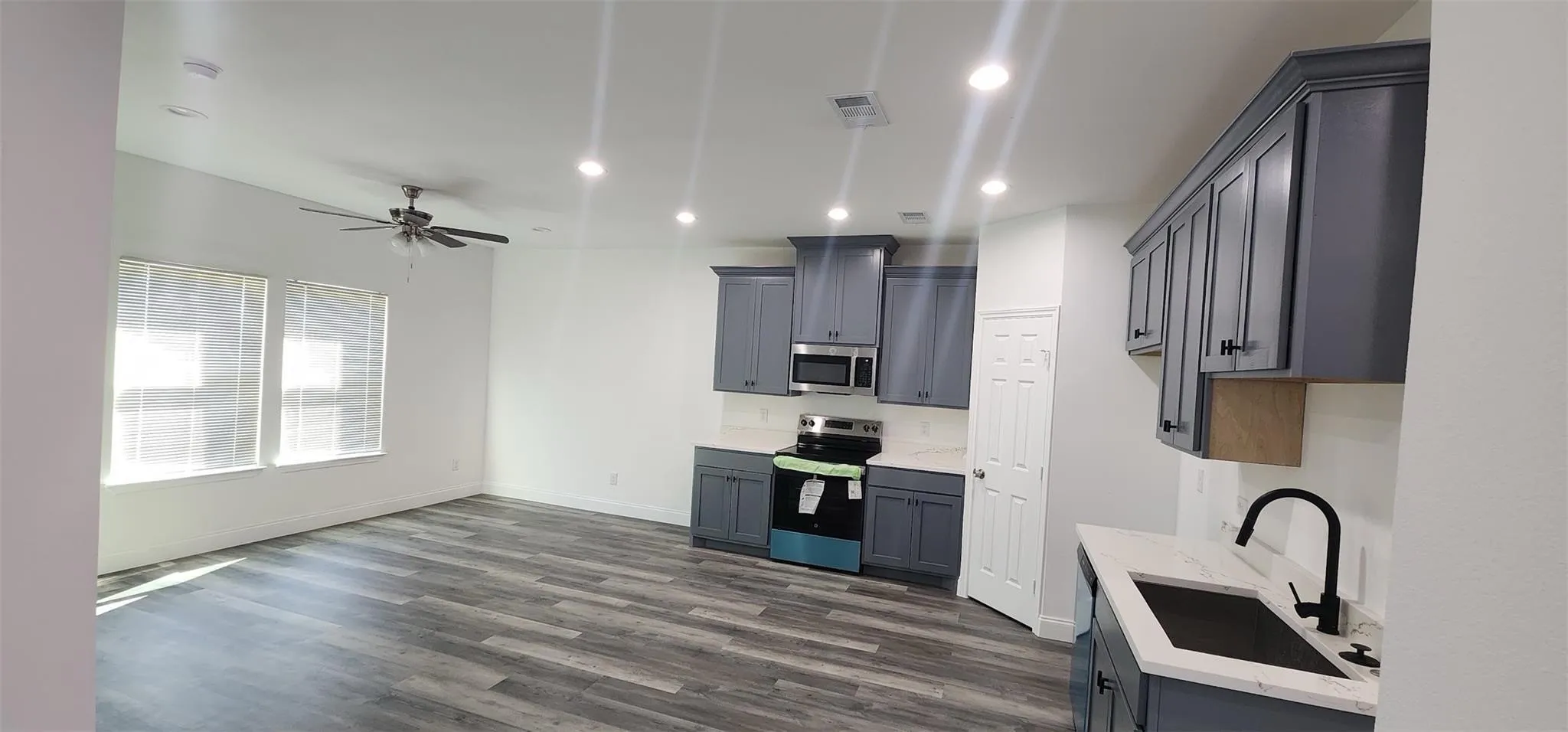 open concept kitchen dinning and living area