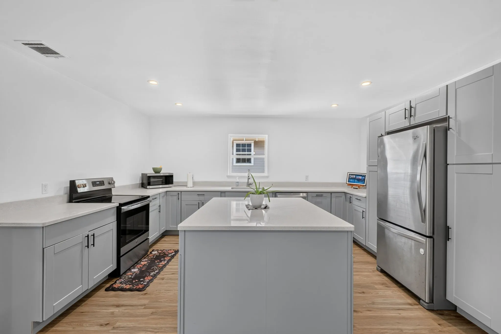 Single Family Residence For Sale in Palo Pinto County , 2100 NW 4th Avenue, Mineral Wells, Texas 76067, 3 Bedroom, 2 Bathroom, Garage spaces, 2,131 Sqft, built in 1942, mls#21329235, Real Estate Agent in Mineral Wells, Homes For Sale in Palo Pinto county, Homes For Sale in Mineral Wells, Realtor in Mineral Wells Texas, Real Estate Brokerage Independent Realty Texas, Luminita Cordes Realtor
