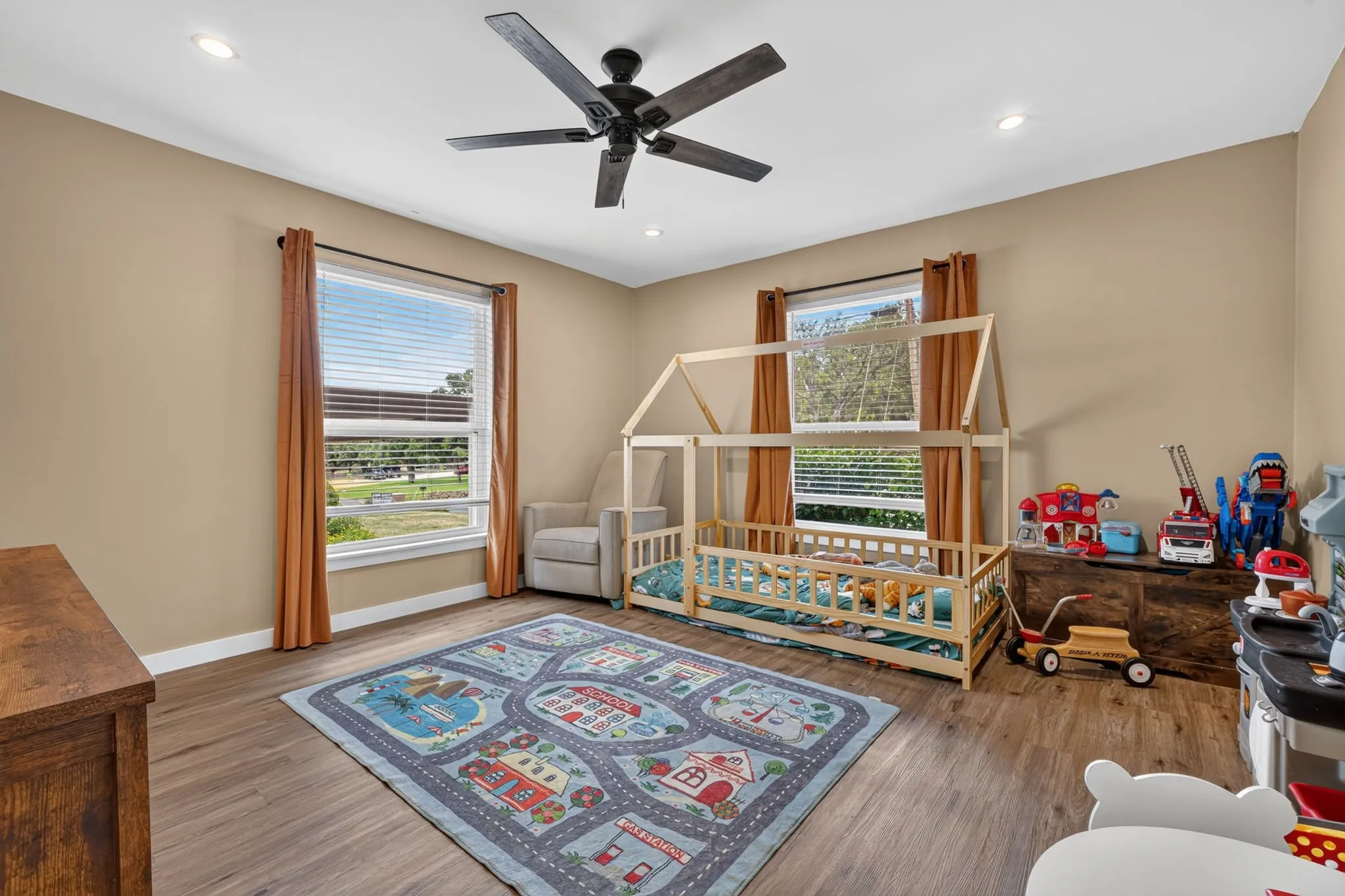 Single Family Residence For Sale in Palo Pinto County , 2100 NW 4th Avenue, Mineral Wells, Texas 76067, 3 Bedroom, 2 Bathroom, Garage spaces, 2,131 Sqft, built in 1942, mls#21329235, Real Estate Agent in Mineral Wells, Homes For Sale in Palo Pinto county, Homes For Sale in Mineral Wells, Realtor in Mineral Wells Texas, Real Estate Brokerage Independent Realty Texas, Luminita Cordes Realtor