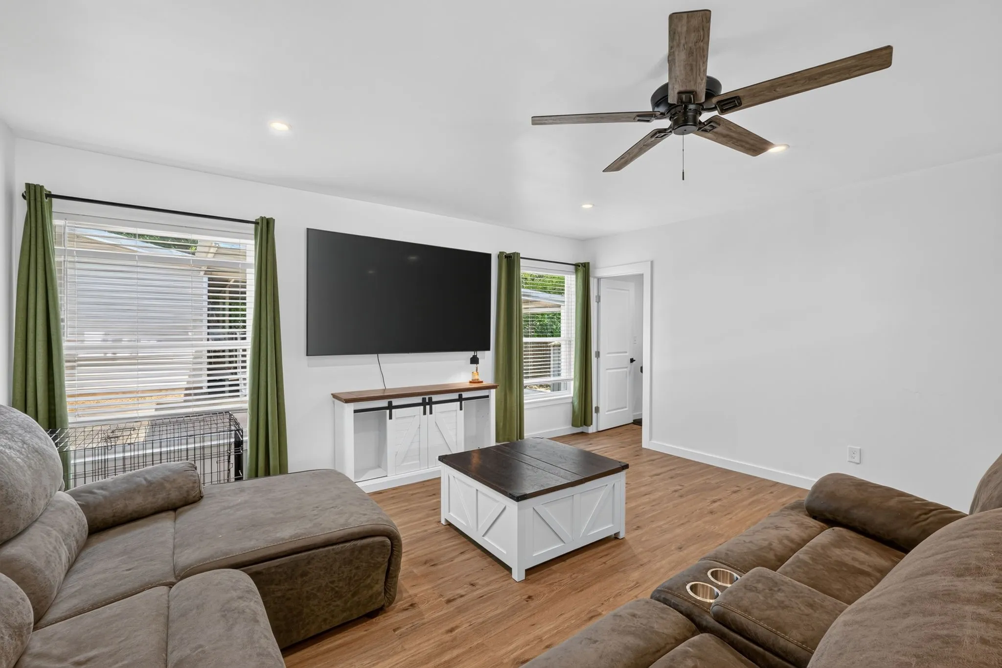 Single Family Residence For Sale in Palo Pinto County , 2100 NW 4th Avenue, Mineral Wells, Texas 76067, 3 Bedroom, 2 Bathroom, Garage spaces, 2,131 Sqft, built in 1942, mls#21329235, Real Estate Agent in Mineral Wells, Homes For Sale in Palo Pinto county, Homes For Sale in Mineral Wells, Realtor in Mineral Wells Texas, Real Estate Brokerage Independent Realty Texas, Luminita Cordes Realtor