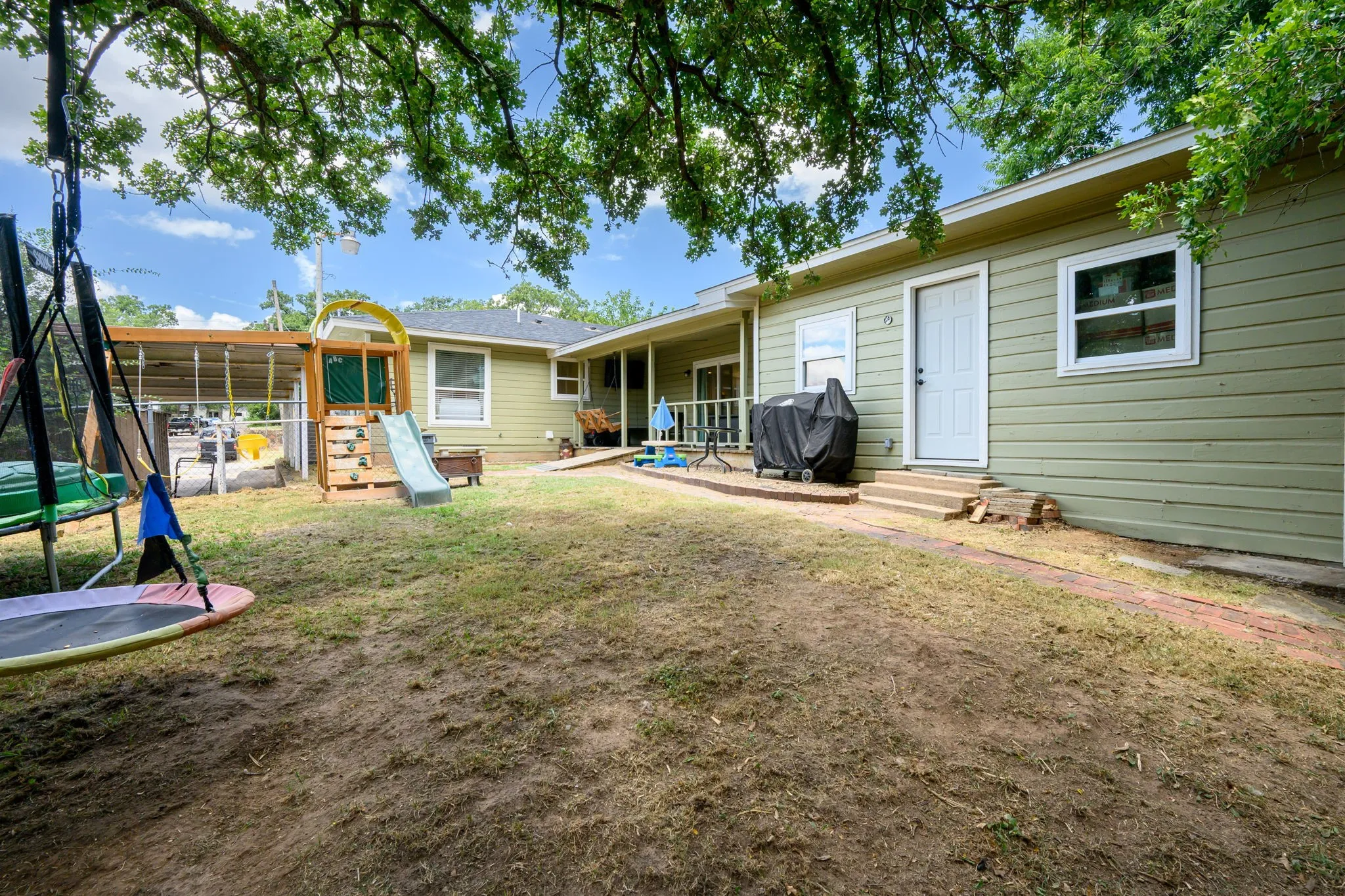 Single Family Residence For Sale in Palo Pinto County , 2100 NW 4th Avenue, Mineral Wells, Texas 76067, 3 Bedroom, 2 Bathroom, Garage spaces, 2,131 Sqft, built in 1942, mls#21329235, Real Estate Agent in Mineral Wells, Homes For Sale in Palo Pinto county, Homes For Sale in Mineral Wells, Realtor in Mineral Wells Texas, Real Estate Brokerage Independent Realty Texas, Luminita Cordes Realtor