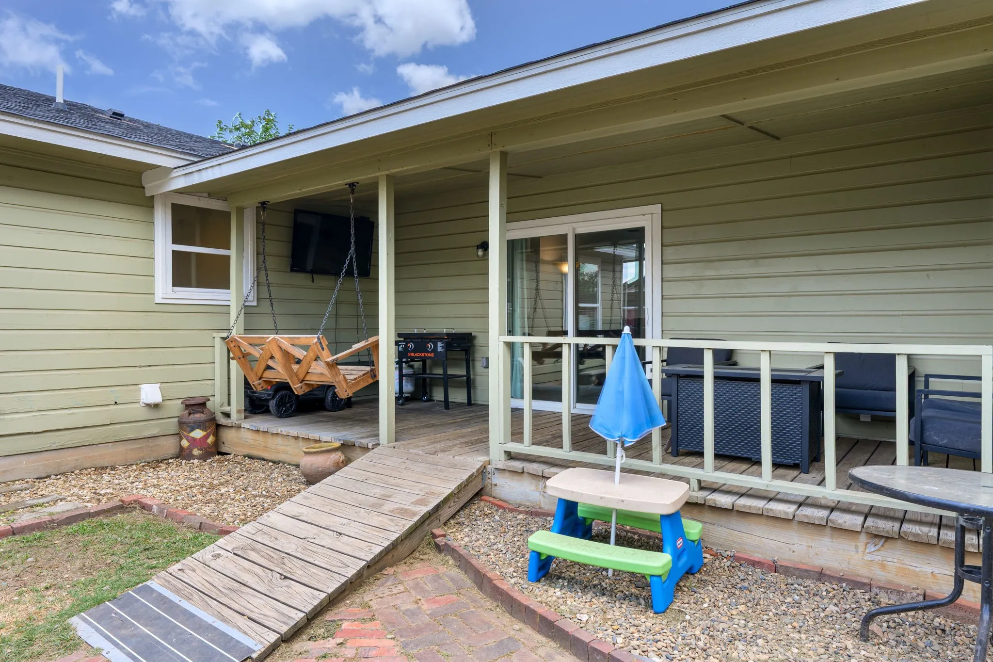 Single Family Residence For Sale in Palo Pinto County , 2100 NW 4th Avenue, Mineral Wells, Texas 76067, 3 Bedroom, 2 Bathroom, Garage spaces, 2,131 Sqft, built in 1942, mls#21329235, Real Estate Agent in Mineral Wells, Homes For Sale in Palo Pinto county, Homes For Sale in Mineral Wells, Realtor in Mineral Wells Texas, Real Estate Brokerage Independent Realty Texas, Luminita Cordes Realtor