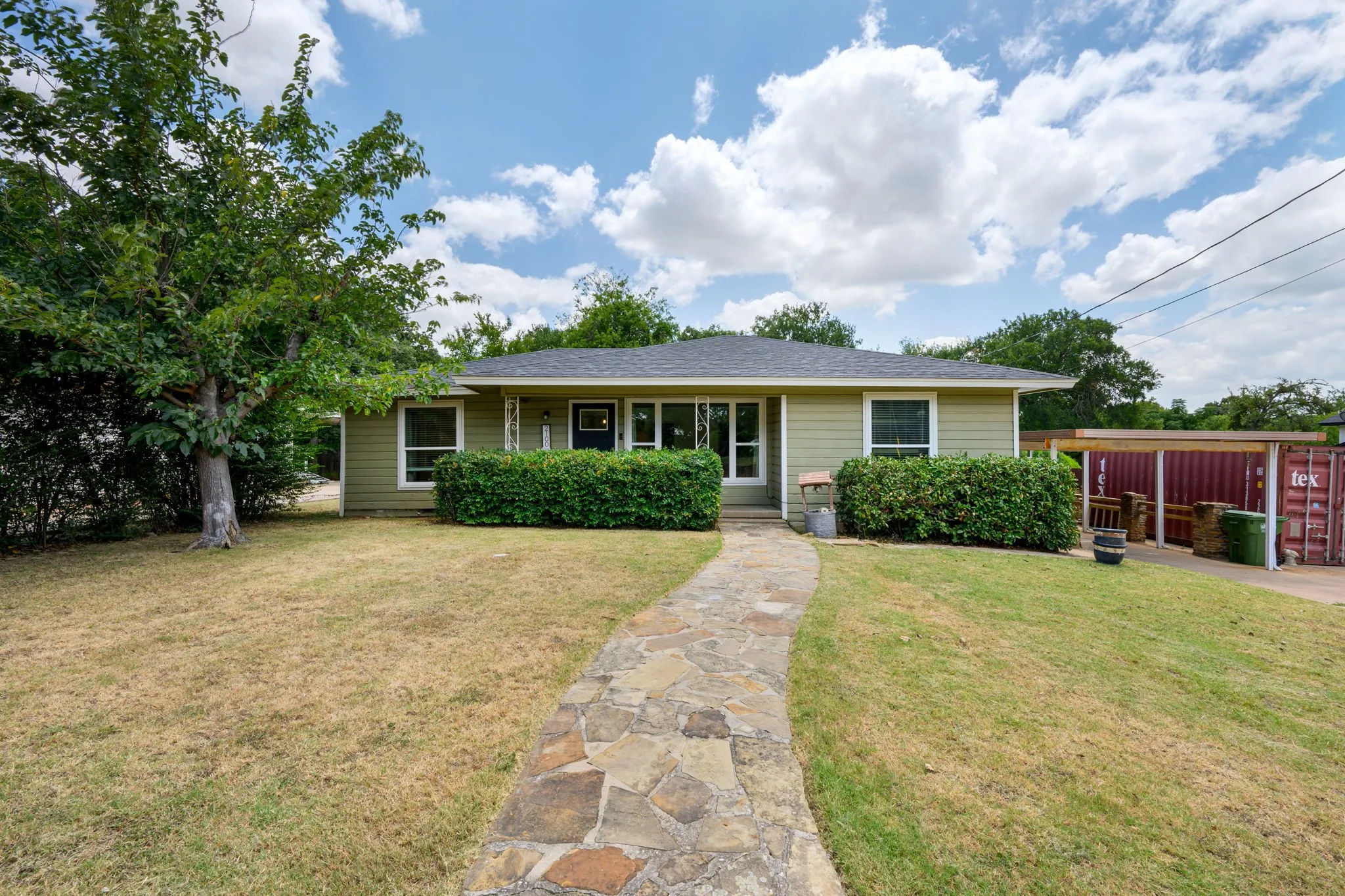 Single Family Residence For Sale in Palo Pinto County , 2100 NW 4th Avenue, Mineral Wells, Texas 76067, 3 Bedroom, 2 Bathroom, Garage spaces, 2,131 Sqft, built in 1942, mls#21329235, Real Estate Agent in Mineral Wells, Homes For Sale in Palo Pinto county, Homes For Sale in Mineral Wells, Realtor in Mineral Wells Texas, Real Estate Brokerage Independent Realty Texas, Luminita Cordes Realtor
