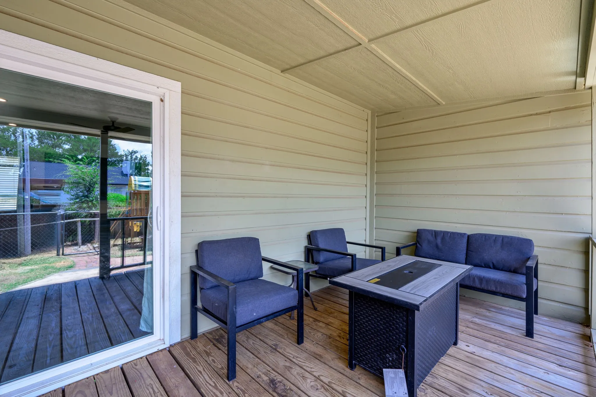 Single Family Residence For Sale in Palo Pinto County , 2100 NW 4th Avenue, Mineral Wells, Texas 76067, 3 Bedroom, 2 Bathroom, Garage spaces, 2,131 Sqft, built in 1942, mls#21329235, Real Estate Agent in Mineral Wells, Homes For Sale in Palo Pinto county, Homes For Sale in Mineral Wells, Realtor in Mineral Wells Texas, Real Estate Brokerage Independent Realty Texas, Luminita Cordes Realtor