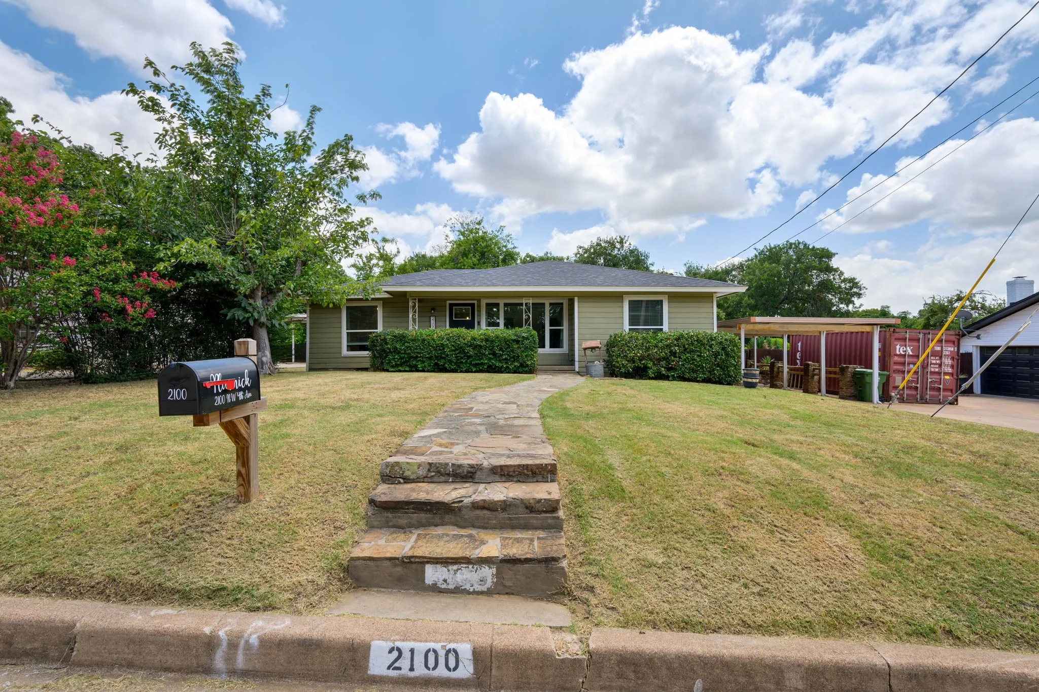 Single Family Residence For Sale in Palo Pinto County , 2100 NW 4th Avenue, Mineral Wells, Texas 76067, 3 Bedroom, 2 Bathroom, Garage spaces, 2,131 Sqft, built in 1942, mls#21329235, Real Estate Agent in Mineral Wells, Homes For Sale in Palo Pinto county, Homes For Sale in Mineral Wells, Realtor in Mineral Wells Texas, Real Estate Brokerage Independent Realty Texas, Luminita Cordes Realtor