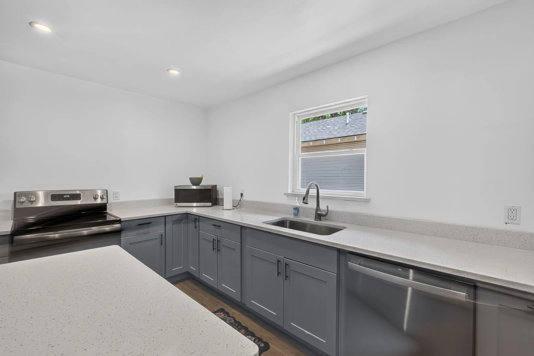 Single Family Residence For Sale in Palo Pinto County , 2100 NW 4th Avenue, Mineral Wells, Texas 76067, 3 Bedroom, 2 Bathroom, Garage spaces, 2,131 Sqft, built in 1942, mls#21329235, Real Estate Agent in Mineral Wells, Homes For Sale in Palo Pinto county, Homes For Sale in Mineral Wells, Realtor in Mineral Wells Texas, Real Estate Brokerage Independent Realty Texas, Luminita Cordes Realtor