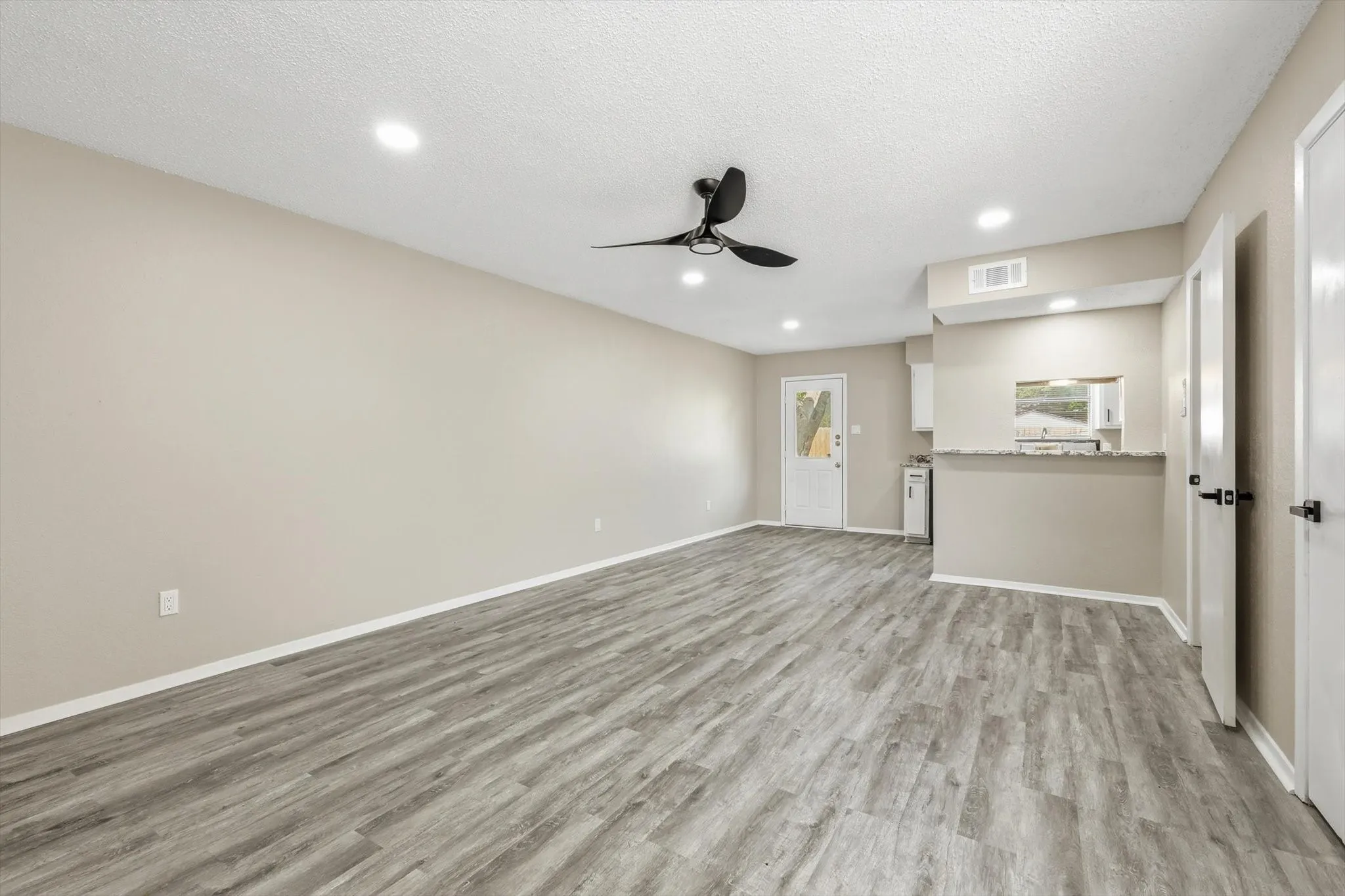 Quadruplex For Sale in Tarrant County , 316 Cambridge Drive, Saginaw, Texas 76179, 8 Bedroom, 8 Bathroom, Garage spaces, 0 Sqft, built in 1982, mls#21328690, Real Estate Agent in Saginaw, Homes For Sale in Tarrant county, Homes For Sale in Saginaw, Realtor in Saginaw Texas, Real Estate Brokerage Independent Realty Texas, Luminita Cordes Realtor