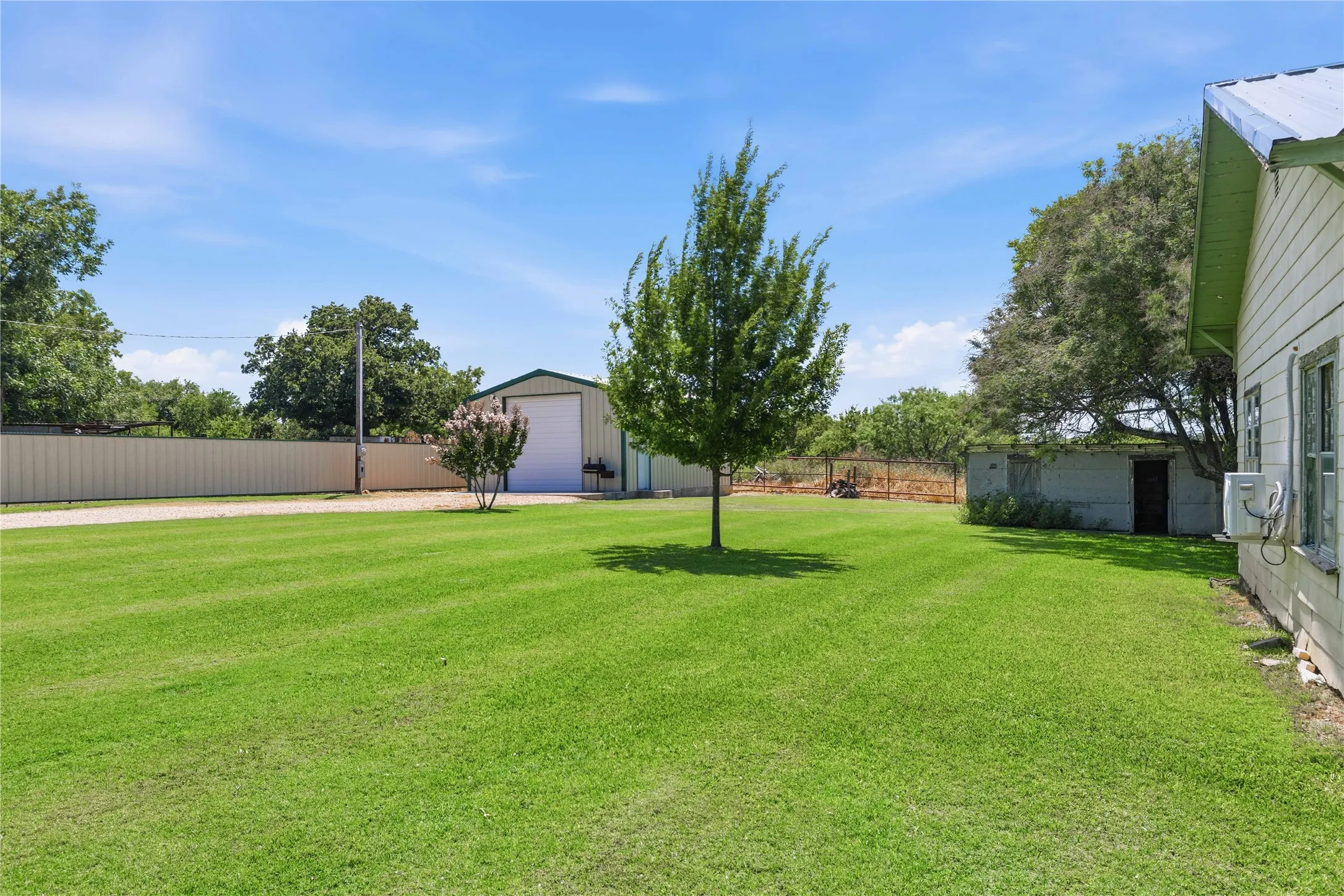 Single Family Residence For Sale in Brown County , 19175 Highway 183 N, May, Texas 76857, 2 Bedroom, 1 Bathroom, 1 Garage spaces, 1,198 Sqft, built in 0, mls#21329767, Real Estate Agent in May, Homes For Sale in Brown county, Homes For Sale in May, Realtor in May Texas, Real Estate Brokerage Independent Realty Texas, Luminita Cordes Realtor