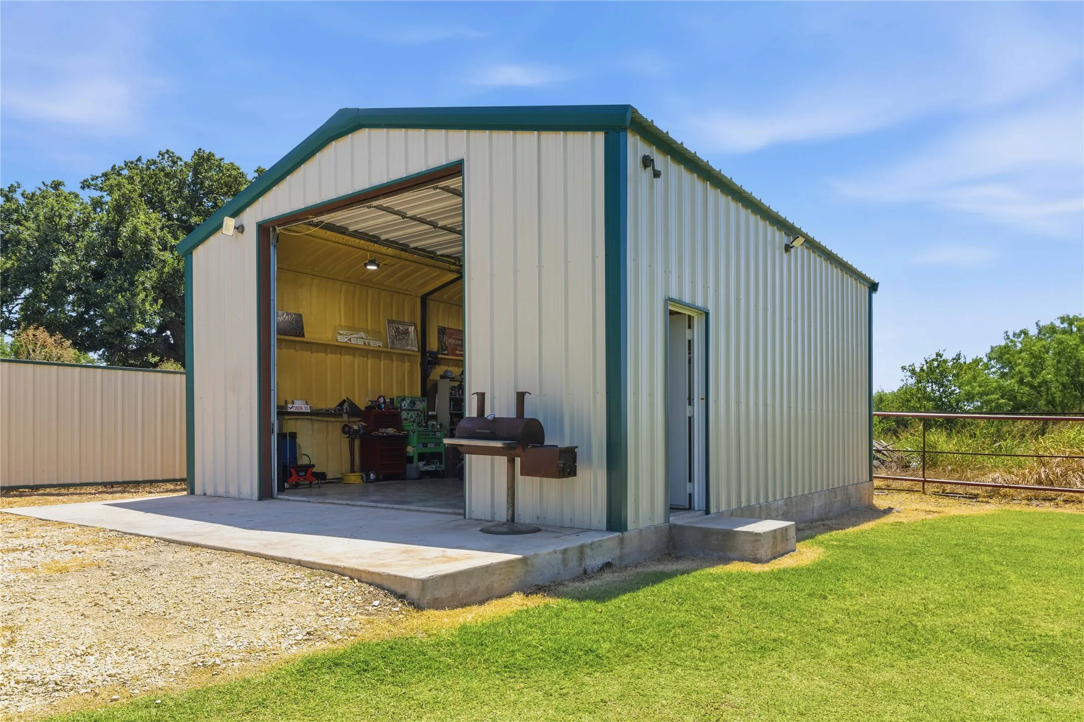 Single Family Residence For Sale in Brown County , 19175 Highway 183 N, May, Texas 76857, 2 Bedroom, 1 Bathroom, 1 Garage spaces, 1,198 Sqft, built in 0, mls#21329767, Real Estate Agent in May, Homes For Sale in Brown county, Homes For Sale in May, Realtor in May Texas, Real Estate Brokerage Independent Realty Texas, Luminita Cordes Realtor
