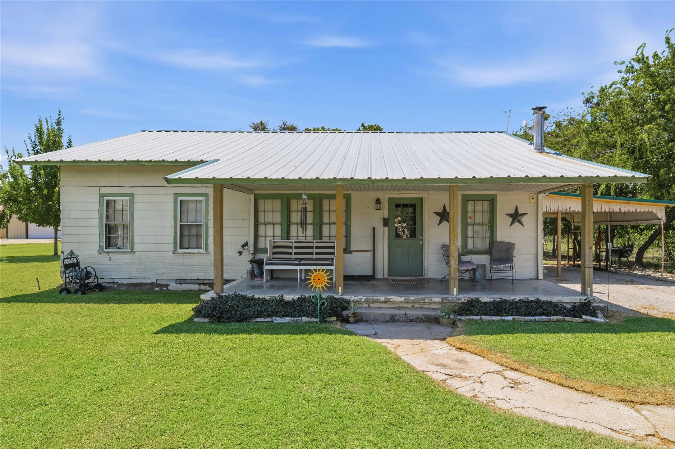 Single Family Residence For Sale in Brown County , 19175 Highway 183 N, May, Texas 76857, 2 Bedroom, 1 Bathroom, 1 Garage spaces, 1,198 Sqft, built in 0, mls#21329767, Real Estate Agent in May, Homes For Sale in Brown county, Homes For Sale in May, Realtor in May Texas, Real Estate Brokerage Independent Realty Texas, Luminita Cordes Realtor