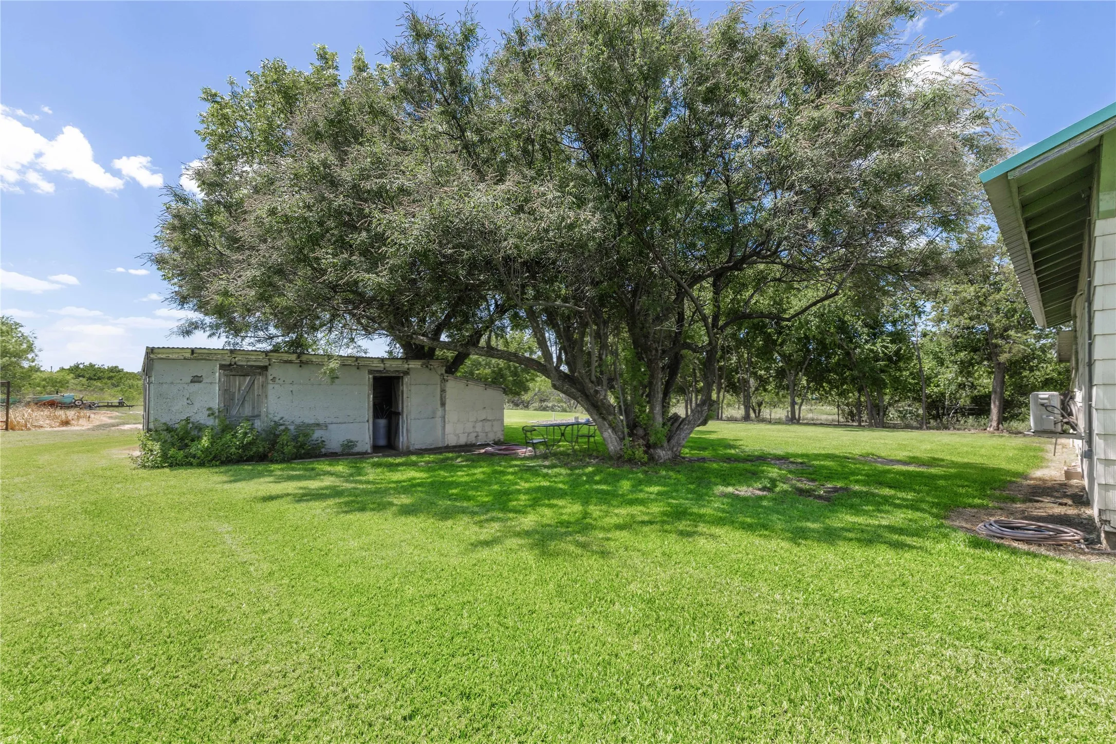 Single Family Residence For Sale in Brown County , 19175 Highway 183 N, May, Texas 76857, 2 Bedroom, 1 Bathroom, 1 Garage spaces, 1,198 Sqft, built in 0, mls#21329767, Real Estate Agent in May, Homes For Sale in Brown county, Homes For Sale in May, Realtor in May Texas, Real Estate Brokerage Independent Realty Texas, Luminita Cordes Realtor