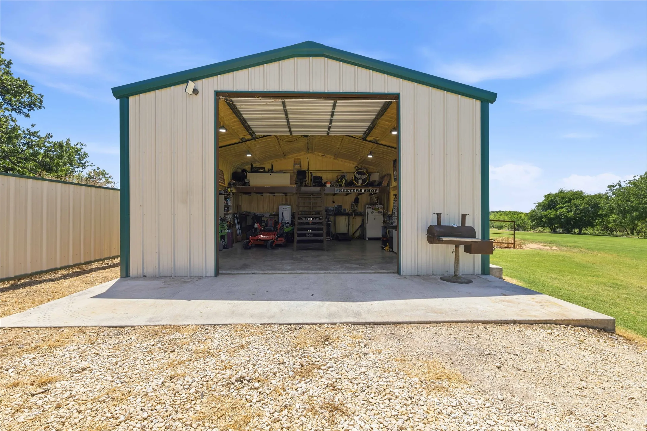 Single Family Residence For Sale in Brown County , 19175 Highway 183 N, May, Texas 76857, 2 Bedroom, 1 Bathroom, 1 Garage spaces, 1,198 Sqft, built in 0, mls#21329767, Real Estate Agent in May, Homes For Sale in Brown county, Homes For Sale in May, Realtor in May Texas, Real Estate Brokerage Independent Realty Texas, Luminita Cordes Realtor