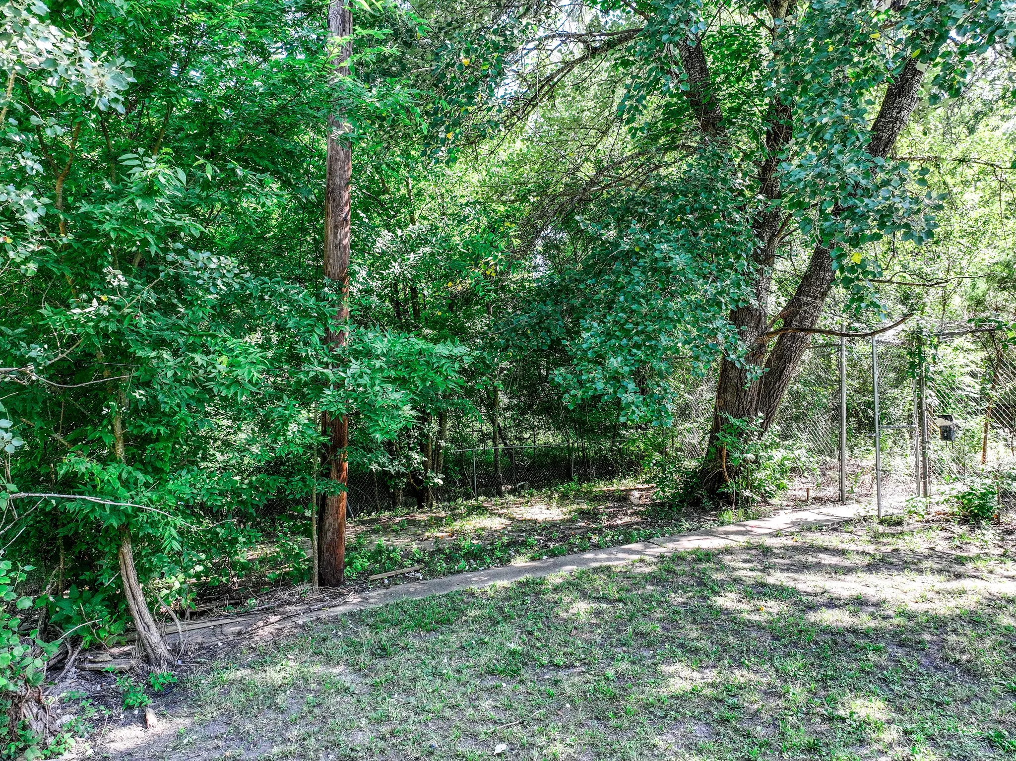 Unimproved Land For Sale in Red River (TX) County , TBD W Taylor Street, Clarksville, Texas 75426, 0, 0, Garage spaces, 0 Sqft, built in 0, mls#21330306, Real Estate Agent in Clarksville, Homes For Sale in Red River (TX) county, Homes For Sale in Clarksville, Realtor in Clarksville Texas, Real Estate Brokerage Independent Realty Texas, Luminita Cordes Realtor