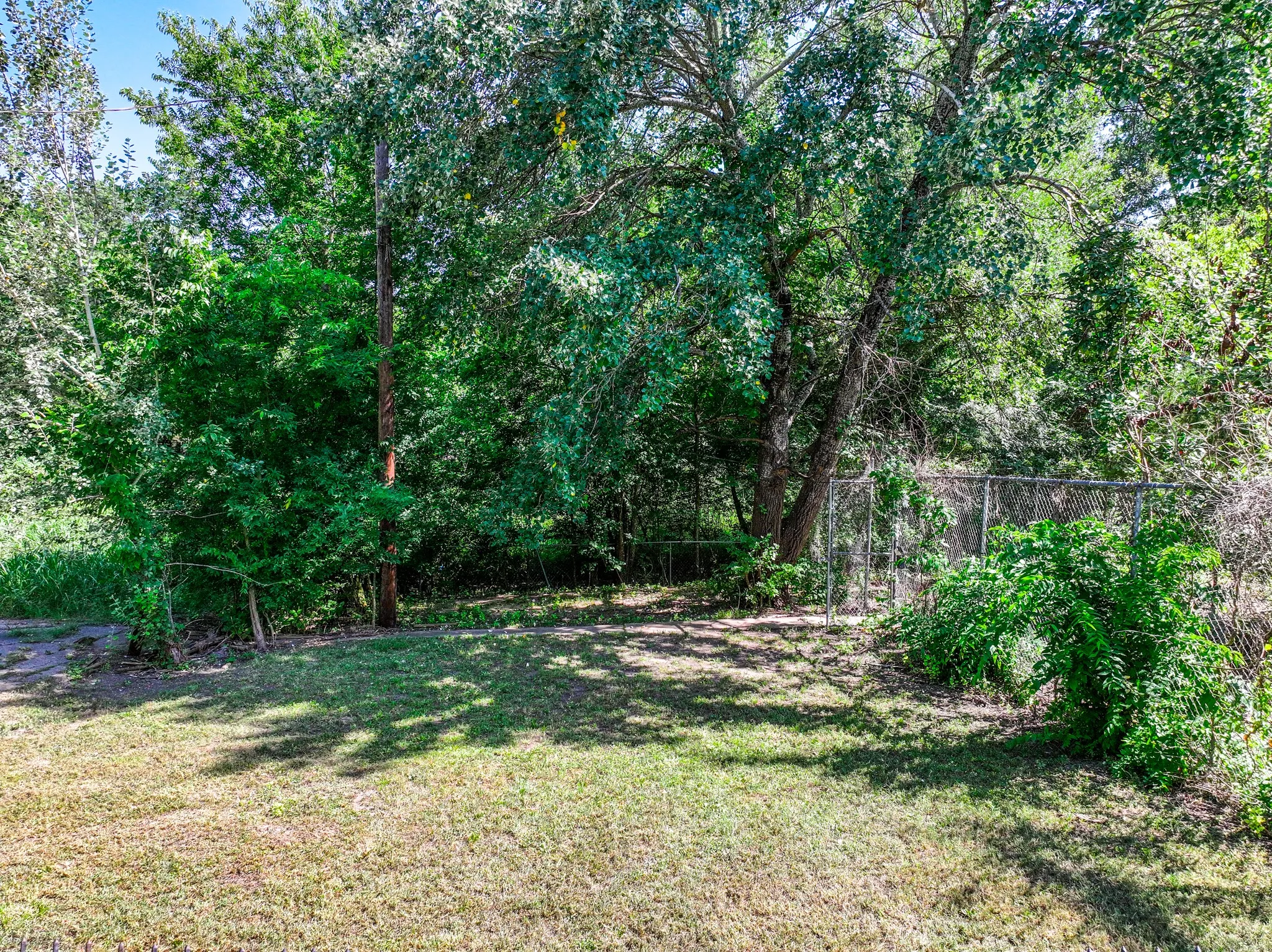 Unimproved Land For Sale in Red River (TX) County , TBD W Taylor Street, Clarksville, Texas 75426, 0, 0, Garage spaces, 0 Sqft, built in 0, mls#21330306, Real Estate Agent in Clarksville, Homes For Sale in Red River (TX) county, Homes For Sale in Clarksville, Realtor in Clarksville Texas, Real Estate Brokerage Independent Realty Texas, Luminita Cordes Realtor