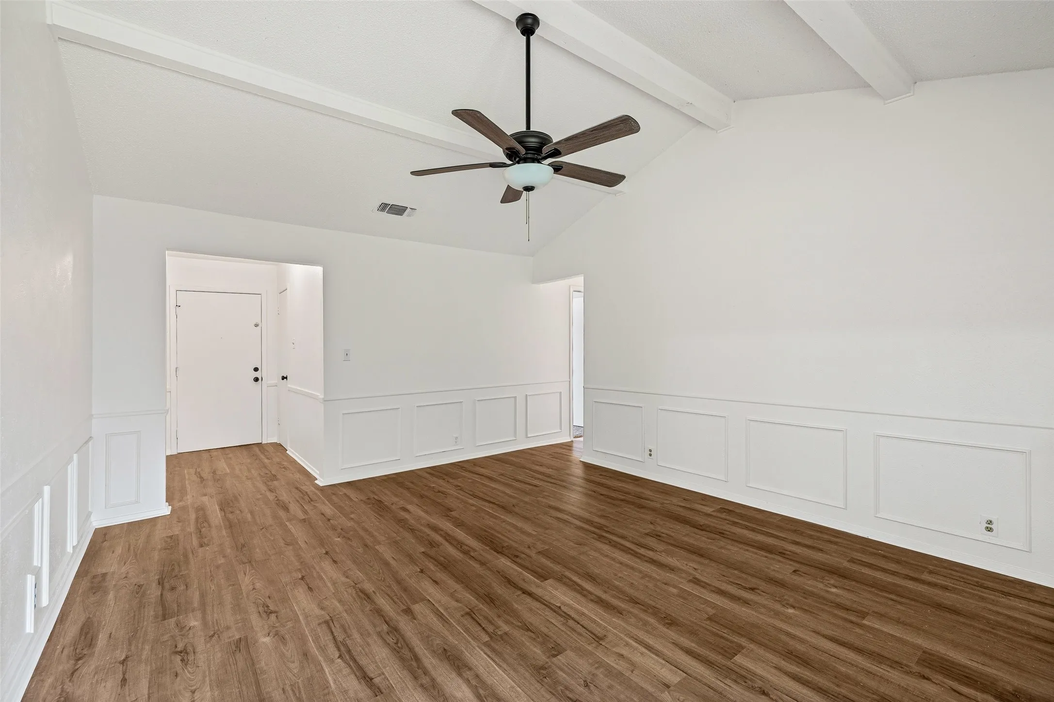 Single Family Residence For Sale in Tarrant County , 1915 Westover Court, Arlington, Texas 76015, 4 Bedroom, 2 Bathroom, Garage spaces, 1,809 Sqft, built in 1974, mls#21330334, Real Estate Agent in Arlington, Homes For Sale in Tarrant county, Homes For Sale in Arlington, Realtor in Arlington Texas, Real Estate Brokerage Independent Realty Texas, Luminita Cordes Realtor