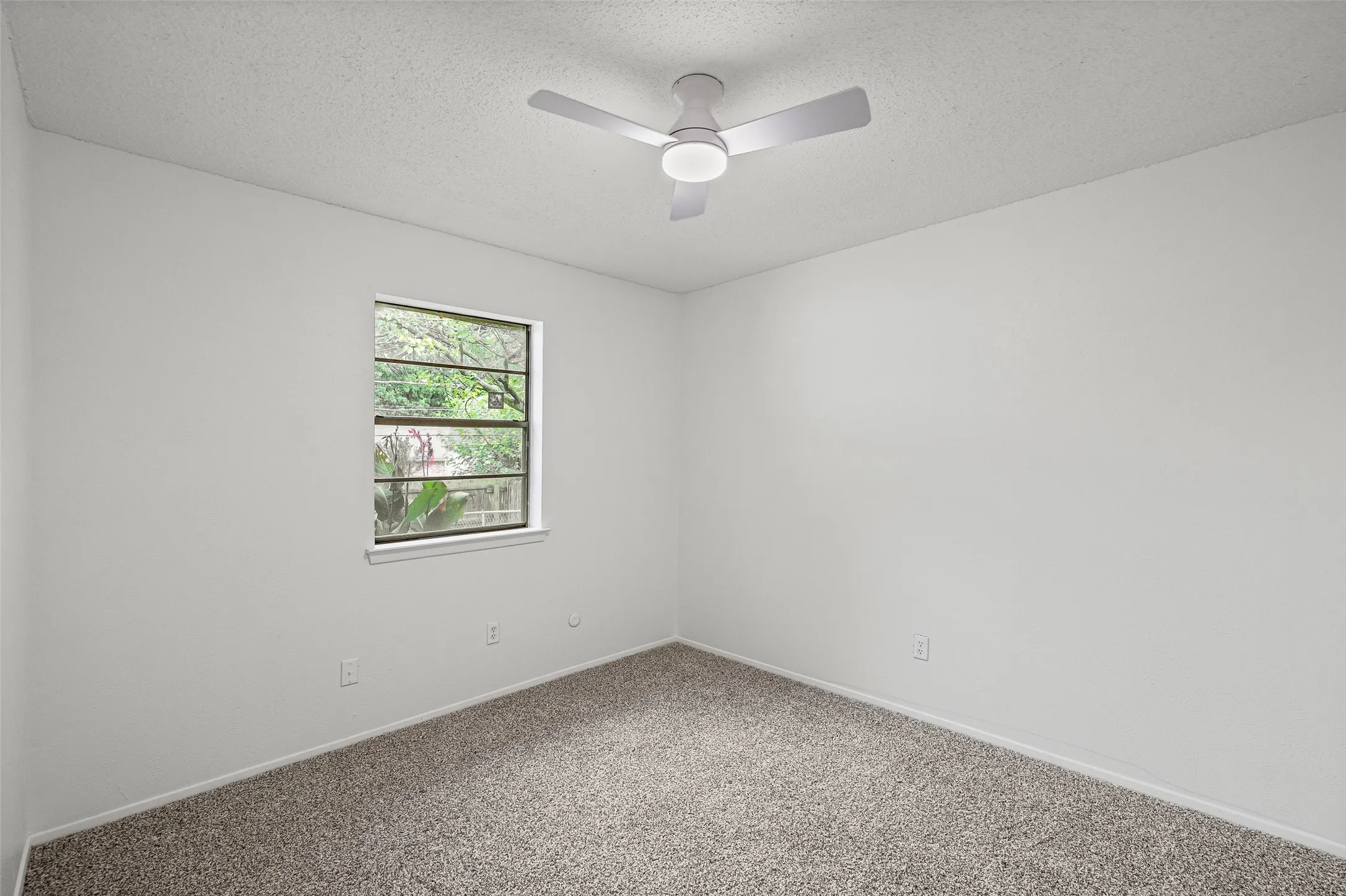 Single Family Residence For Sale in Tarrant County , 1915 Westover Court, Arlington, Texas 76015, 4 Bedroom, 2 Bathroom, Garage spaces, 1,809 Sqft, built in 1974, mls#21330334, Real Estate Agent in Arlington, Homes For Sale in Tarrant county, Homes For Sale in Arlington, Realtor in Arlington Texas, Real Estate Brokerage Independent Realty Texas, Luminita Cordes Realtor