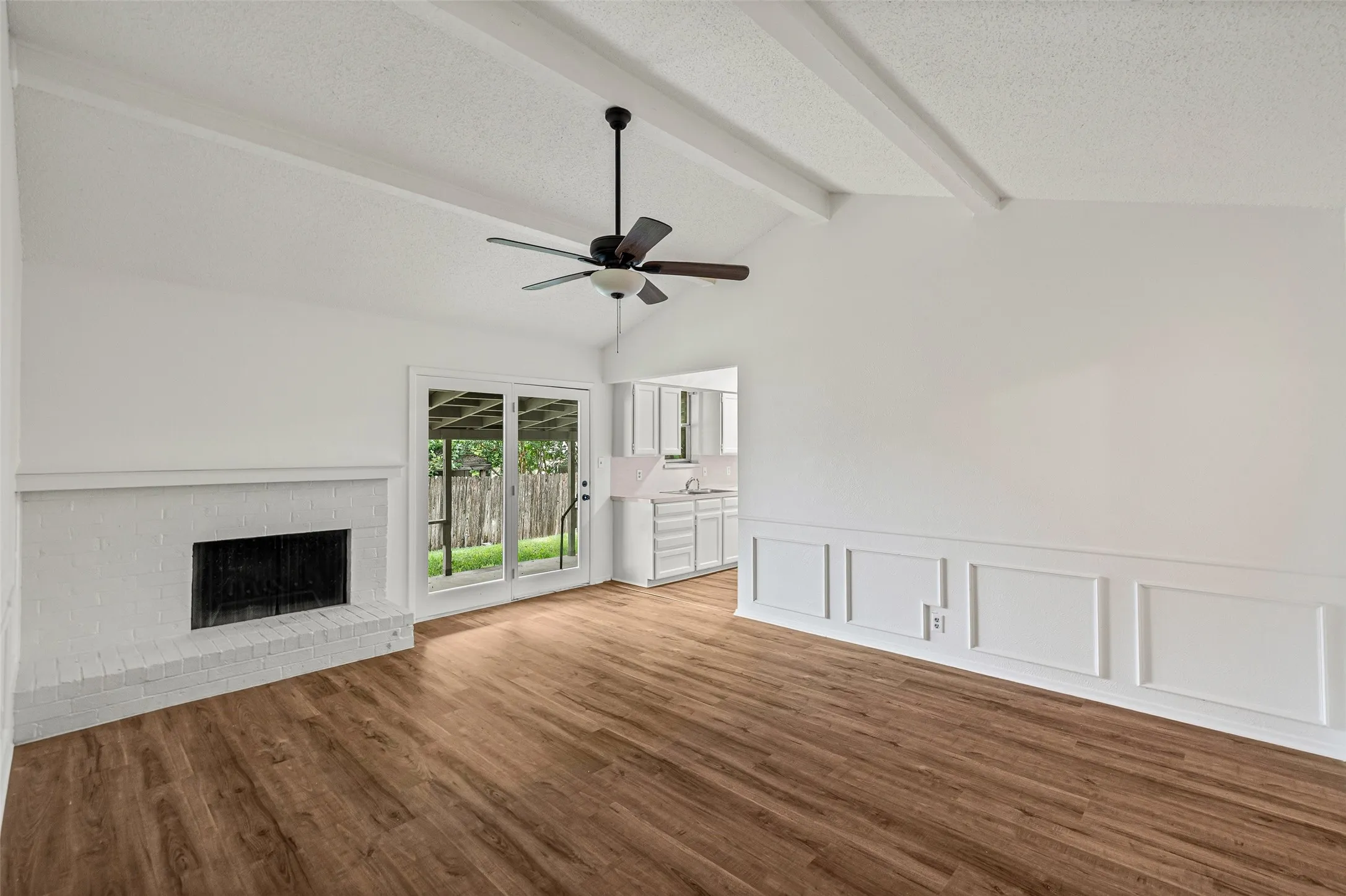 Single Family Residence For Sale in Tarrant County , 1915 Westover Court, Arlington, Texas 76015, 4 Bedroom, 2 Bathroom, Garage spaces, 1,809 Sqft, built in 1974, mls#21330334, Real Estate Agent in Arlington, Homes For Sale in Tarrant county, Homes For Sale in Arlington, Realtor in Arlington Texas, Real Estate Brokerage Independent Realty Texas, Luminita Cordes Realtor