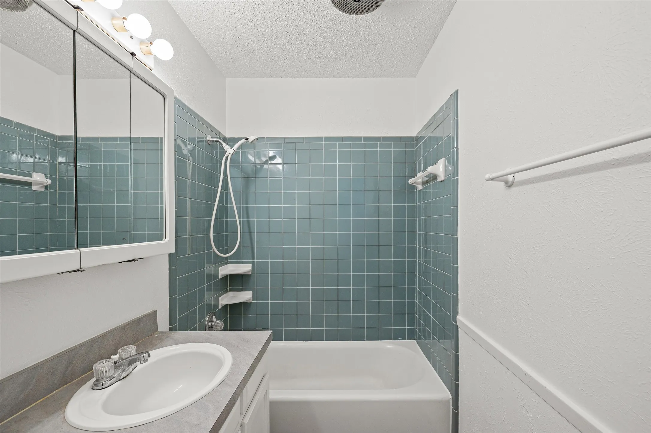 Single Family Residence For Sale in Tarrant County , 1915 Westover Court, Arlington, Texas 76015, 4 Bedroom, 2 Bathroom, Garage spaces, 1,809 Sqft, built in 1974, mls#21330334, Real Estate Agent in Arlington, Homes For Sale in Tarrant county, Homes For Sale in Arlington, Realtor in Arlington Texas, Real Estate Brokerage Independent Realty Texas, Luminita Cordes Realtor