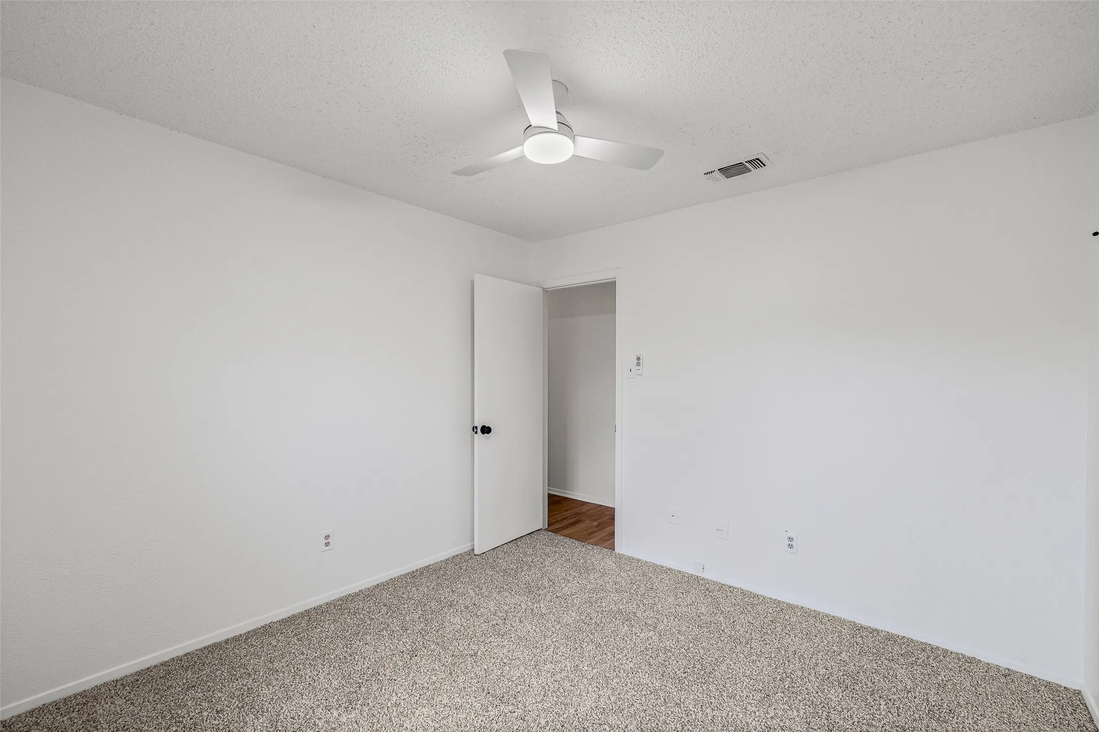 Single Family Residence For Sale in Tarrant County , 1915 Westover Court, Arlington, Texas 76015, 4 Bedroom, 2 Bathroom, Garage spaces, 1,809 Sqft, built in 1974, mls#21330334, Real Estate Agent in Arlington, Homes For Sale in Tarrant county, Homes For Sale in Arlington, Realtor in Arlington Texas, Real Estate Brokerage Independent Realty Texas, Luminita Cordes Realtor