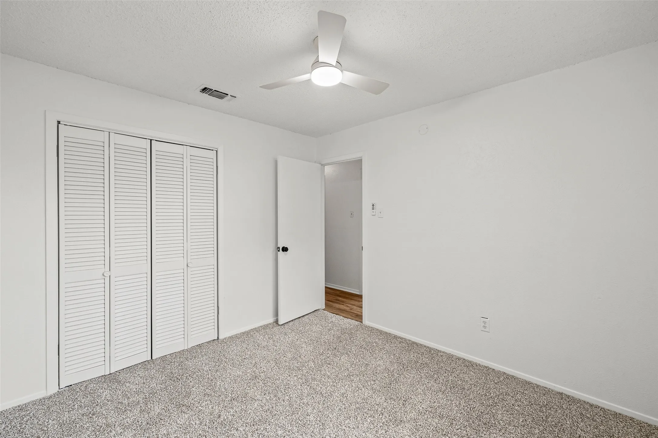 Single Family Residence For Sale in Tarrant County , 1915 Westover Court, Arlington, Texas 76015, 4 Bedroom, 2 Bathroom, Garage spaces, 1,809 Sqft, built in 1974, mls#21330334, Real Estate Agent in Arlington, Homes For Sale in Tarrant county, Homes For Sale in Arlington, Realtor in Arlington Texas, Real Estate Brokerage Independent Realty Texas, Luminita Cordes Realtor
