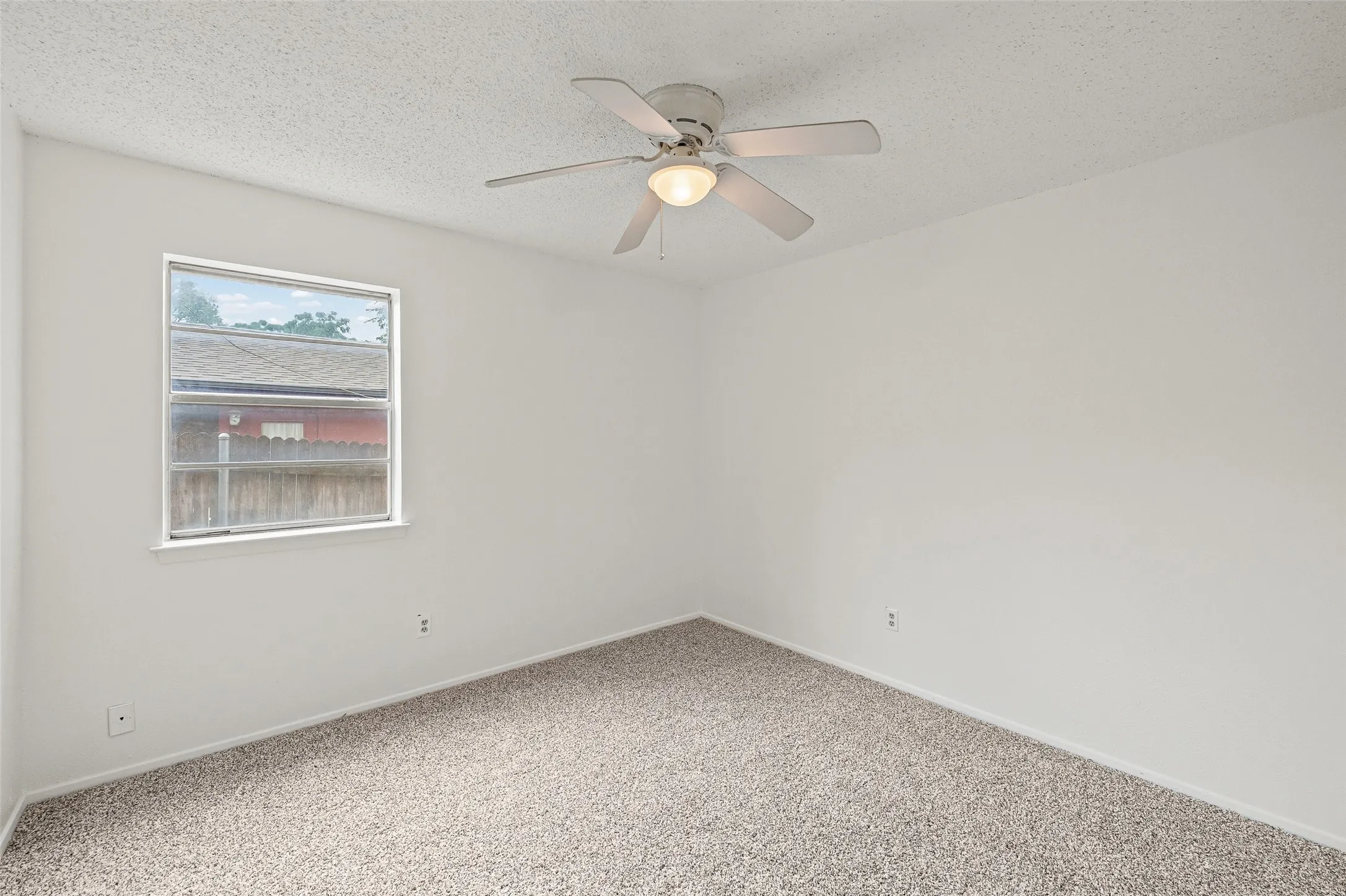 Single Family Residence For Sale in Tarrant County , 1915 Westover Court, Arlington, Texas 76015, 4 Bedroom, 2 Bathroom, Garage spaces, 1,809 Sqft, built in 1974, mls#21330334, Real Estate Agent in Arlington, Homes For Sale in Tarrant county, Homes For Sale in Arlington, Realtor in Arlington Texas, Real Estate Brokerage Independent Realty Texas, Luminita Cordes Realtor