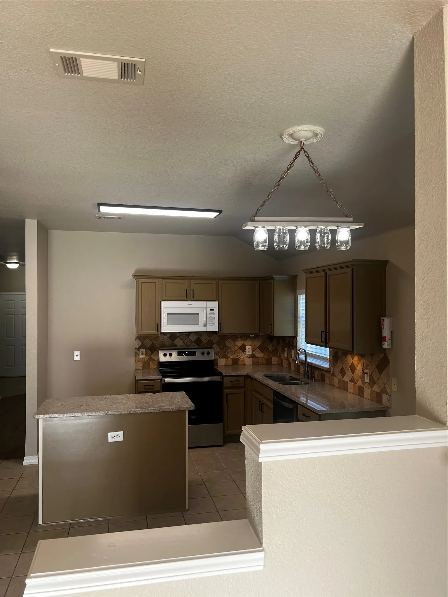 Single Family Residence For Rent in Collin County , 1223 Periwinkle Drive, Wylie, Texas 75098, 3 Bedroom, 2 Bathroom, 2 Garage spaces, 1,860 Sqft, built in 2002, mls#21330336, Real Estate Agent in Wylie, Homes For Rent in Collin county, Homes For Rent in Wylie, Realtor in Wylie Texas, Real Estate Brokerage Independent Realty Texas, Luminita Cordes Realtor