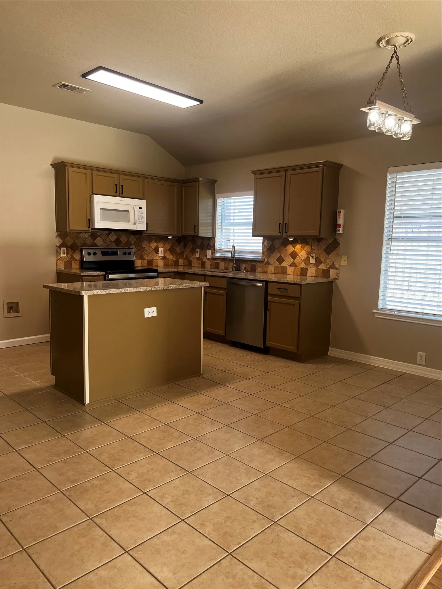 Single Family Residence For Rent in Collin County , 1223 Periwinkle Drive, Wylie, Texas 75098, 3 Bedroom, 2 Bathroom, 2 Garage spaces, 1,860 Sqft, built in 2002, mls#21330336, Real Estate Agent in Wylie, Homes For Rent in Collin county, Homes For Rent in Wylie, Realtor in Wylie Texas, Real Estate Brokerage Independent Realty Texas, Luminita Cordes Realtor