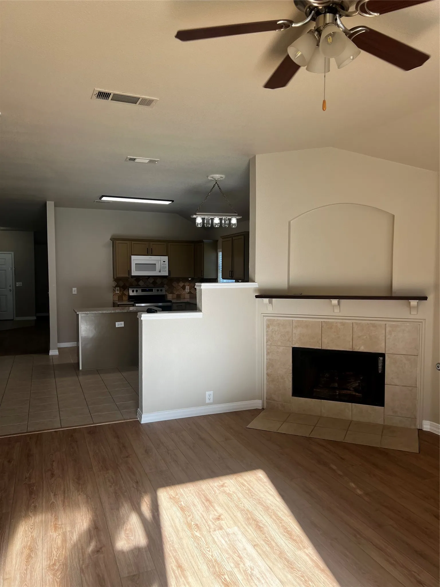 Single Family Residence For Rent in Collin County , 1223 Periwinkle Drive, Wylie, Texas 75098, 3 Bedroom, 2 Bathroom, 2 Garage spaces, 1,860 Sqft, built in 2002, mls#21330336, Real Estate Agent in Wylie, Homes For Rent in Collin county, Homes For Rent in Wylie, Realtor in Wylie Texas, Real Estate Brokerage Independent Realty Texas, Luminita Cordes Realtor