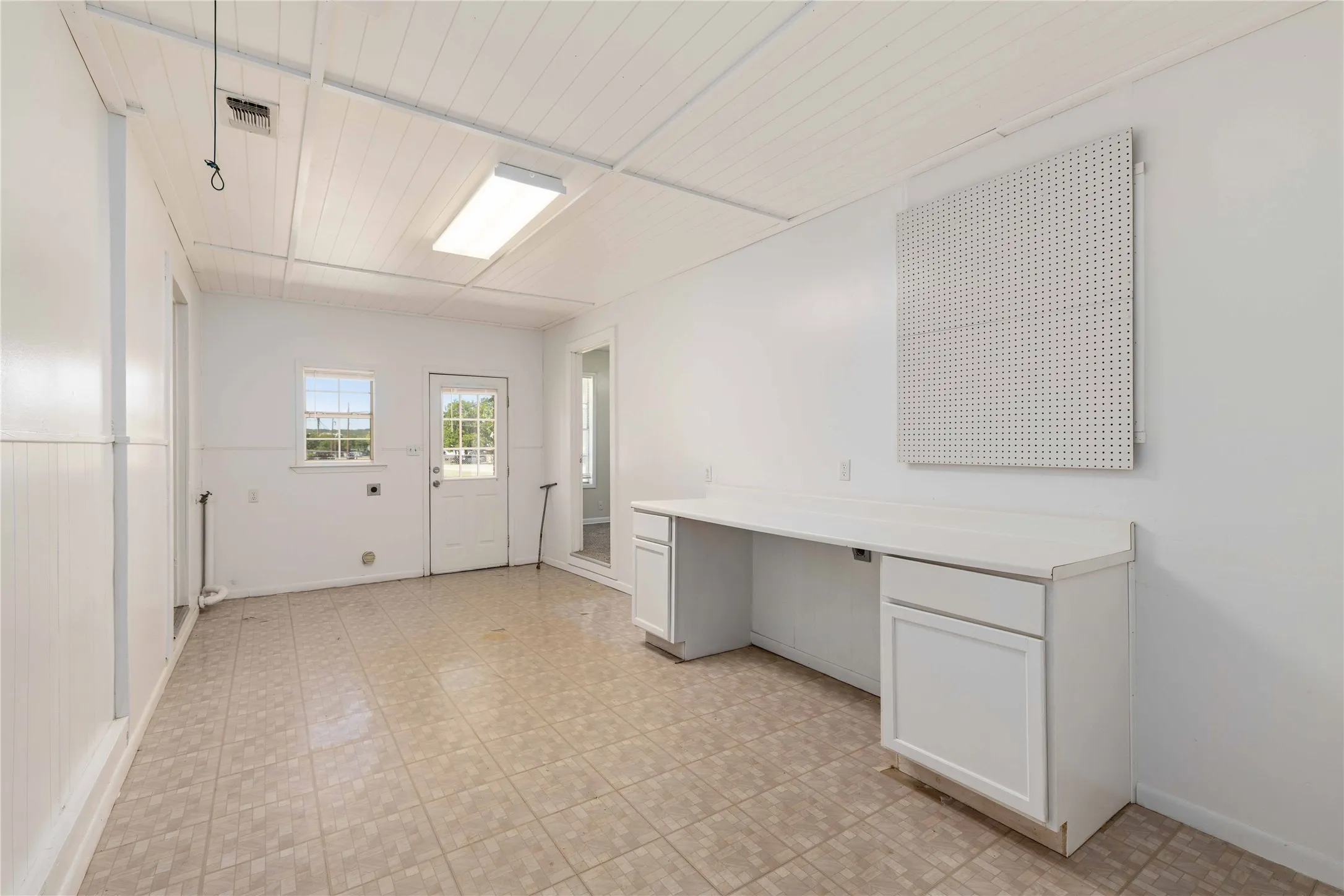 Single Family Residence For Sale in Brown County , 1301 15th Street, Brownwood, Texas 76801, 4 Bedroom, 3 Bathroom, 2 Garage spaces, 2,491 Sqft, built in 0, mls#21330342, Real Estate Agent in Brownwood, Homes For Sale in Brown county, Homes For Sale in Brownwood, Realtor in Brownwood Texas, Real Estate Brokerage Independent Realty Texas, Luminita Cordes Realtor