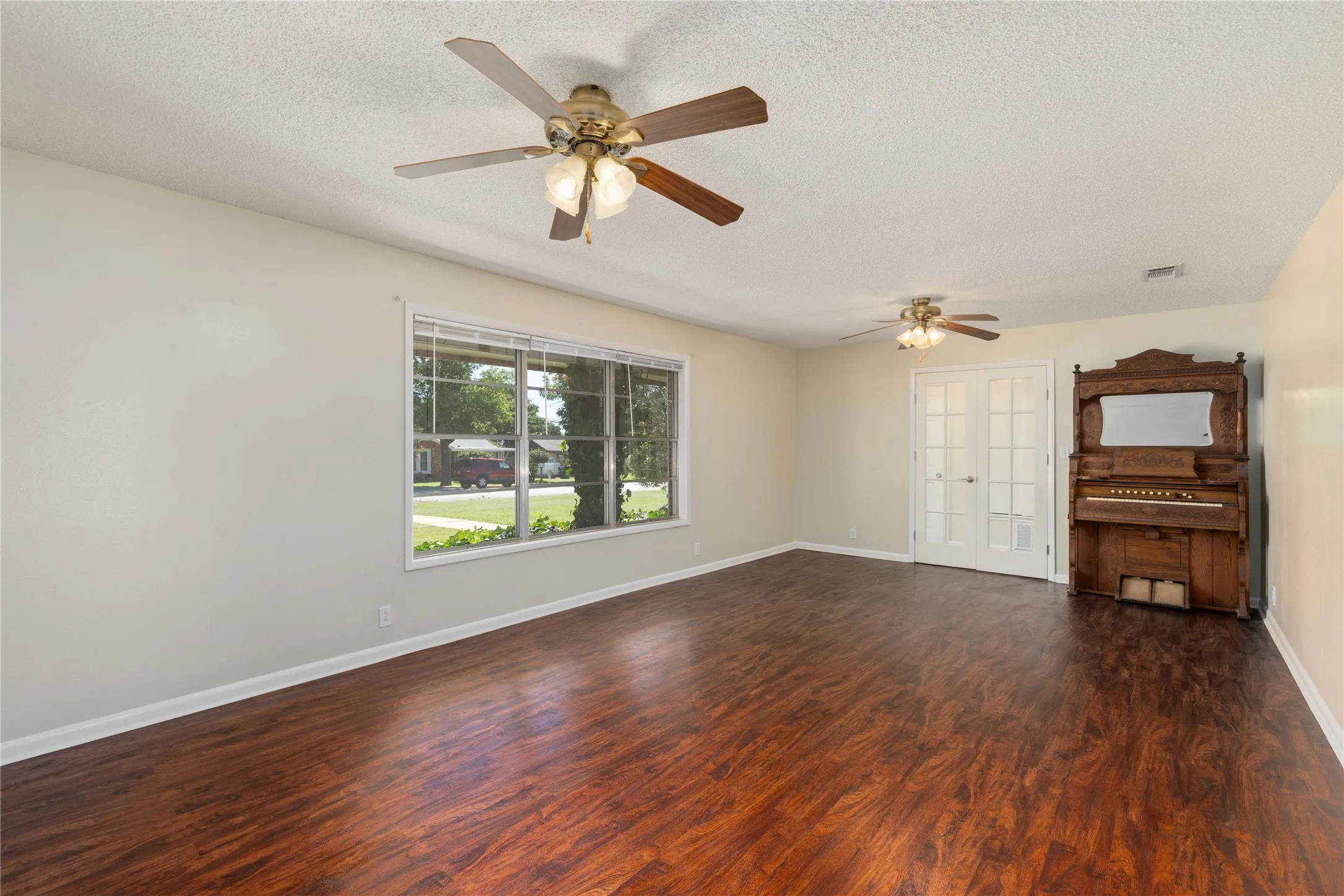 Single Family Residence For Sale in Brown County , 1301 15th Street, Brownwood, Texas 76801, 4 Bedroom, 3 Bathroom, 2 Garage spaces, 2,491 Sqft, built in 0, mls#21330342, Real Estate Agent in Brownwood, Homes For Sale in Brown county, Homes For Sale in Brownwood, Realtor in Brownwood Texas, Real Estate Brokerage Independent Realty Texas, Luminita Cordes Realtor