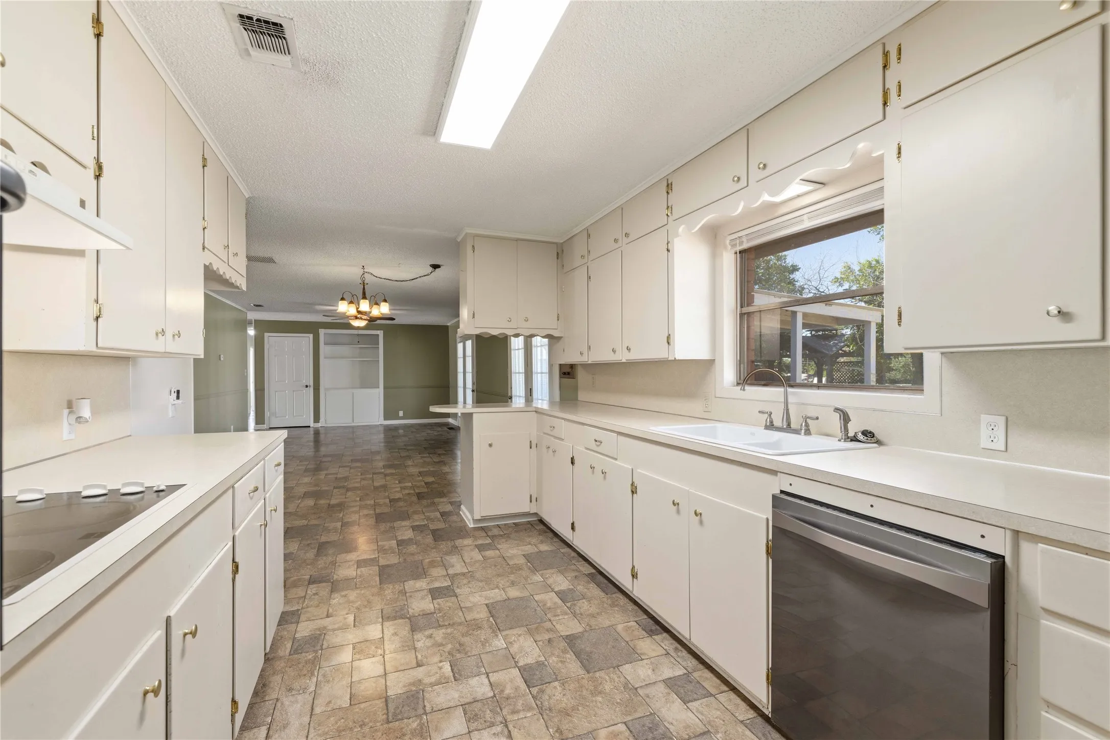 Single Family Residence For Sale in Brown County , 1301 15th Street, Brownwood, Texas 76801, 4 Bedroom, 3 Bathroom, 2 Garage spaces, 2,491 Sqft, built in 0, mls#21330342, Real Estate Agent in Brownwood, Homes For Sale in Brown county, Homes For Sale in Brownwood, Realtor in Brownwood Texas, Real Estate Brokerage Independent Realty Texas, Luminita Cordes Realtor